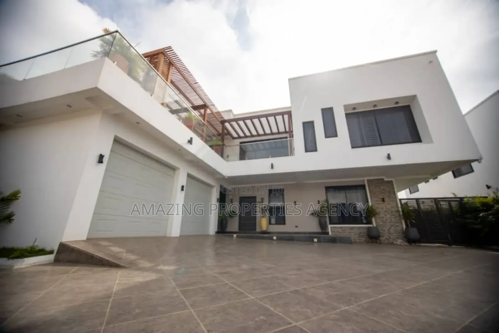 5bdrm House in Sakumono for sale
