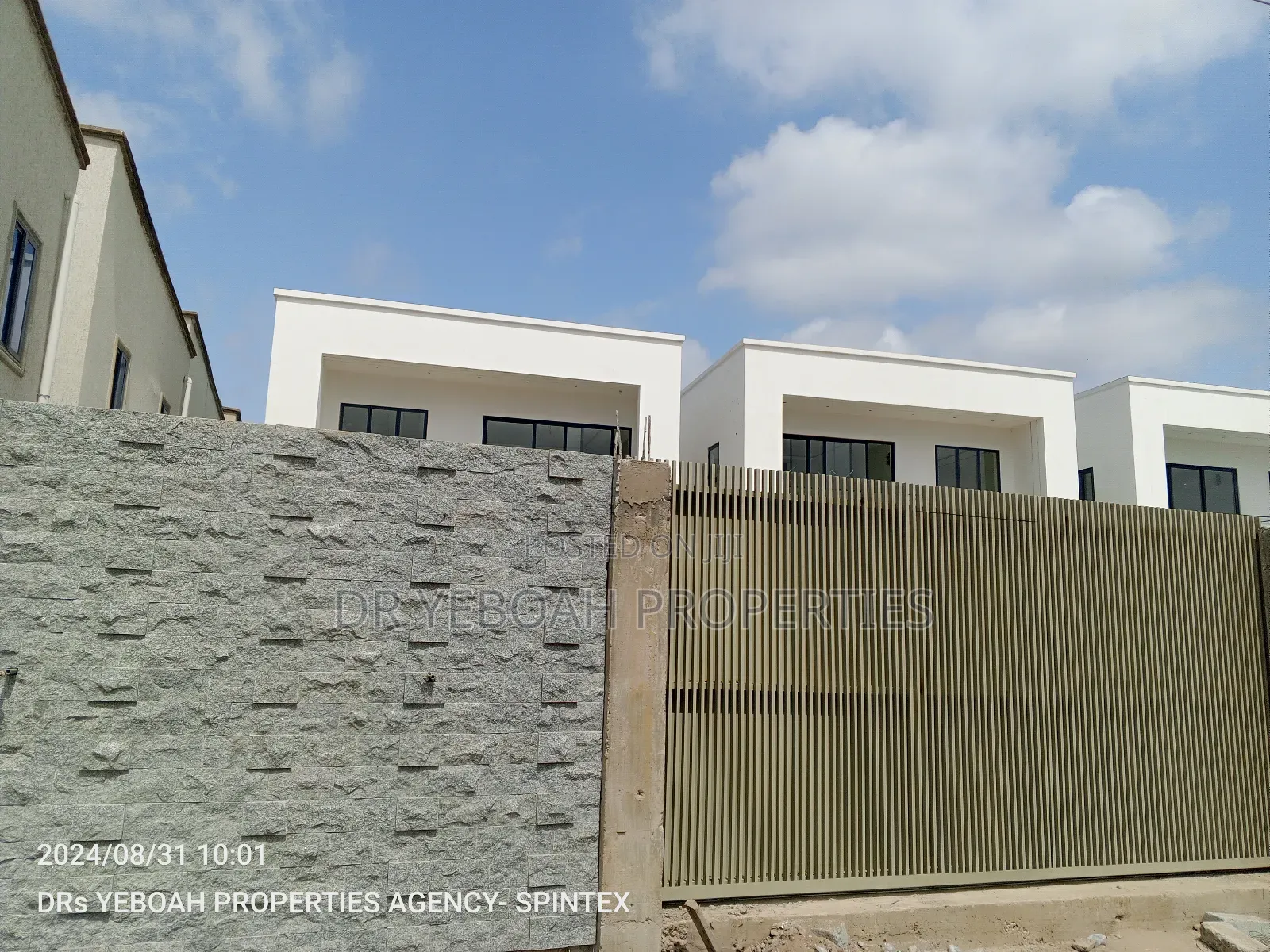 4bdrm Duplex in Spintex:- 4 Bedrooms for sale
