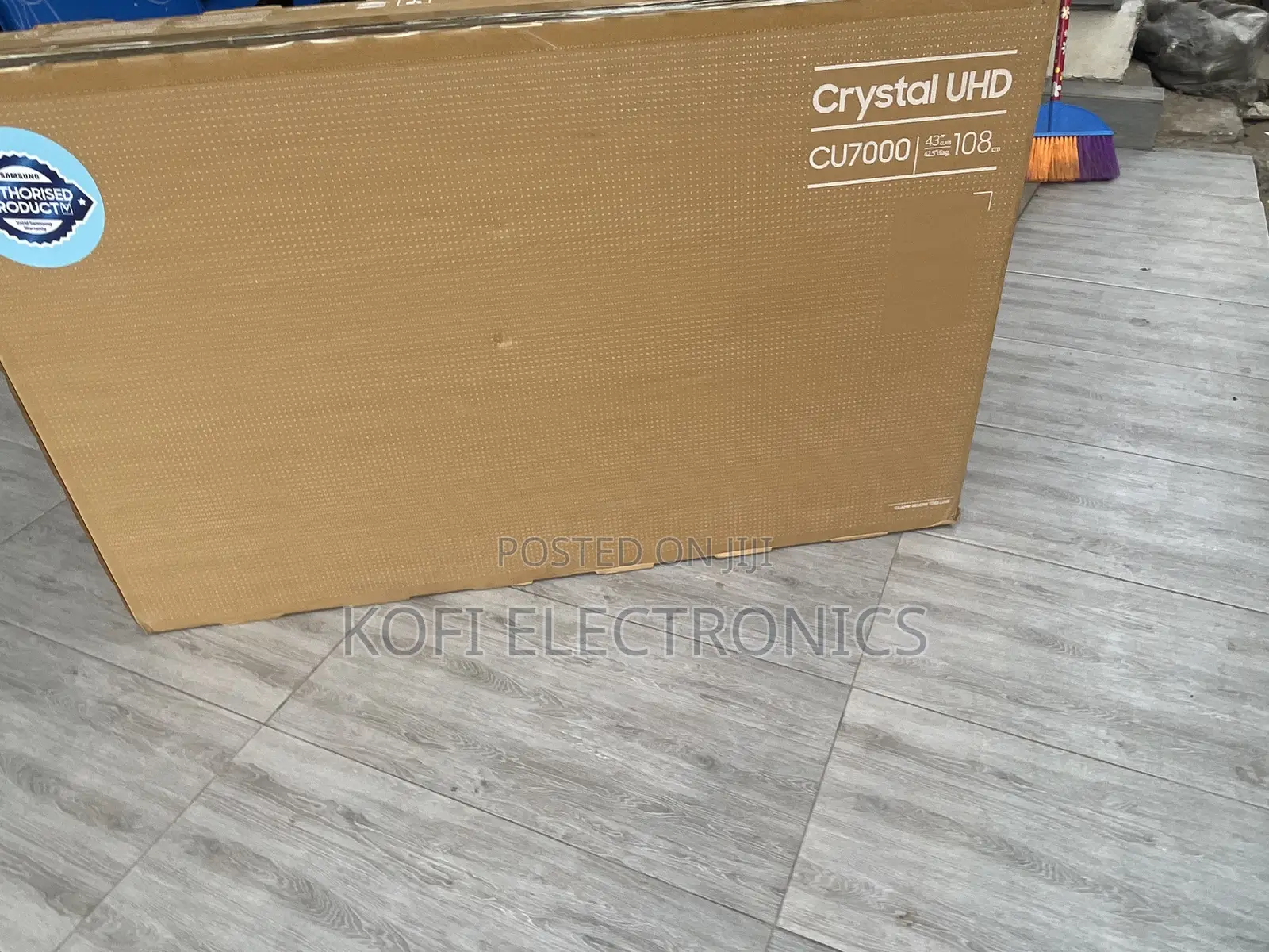 Slim Lift Stand Samsung 43′′ Crystal UHD Smart TV (2023)