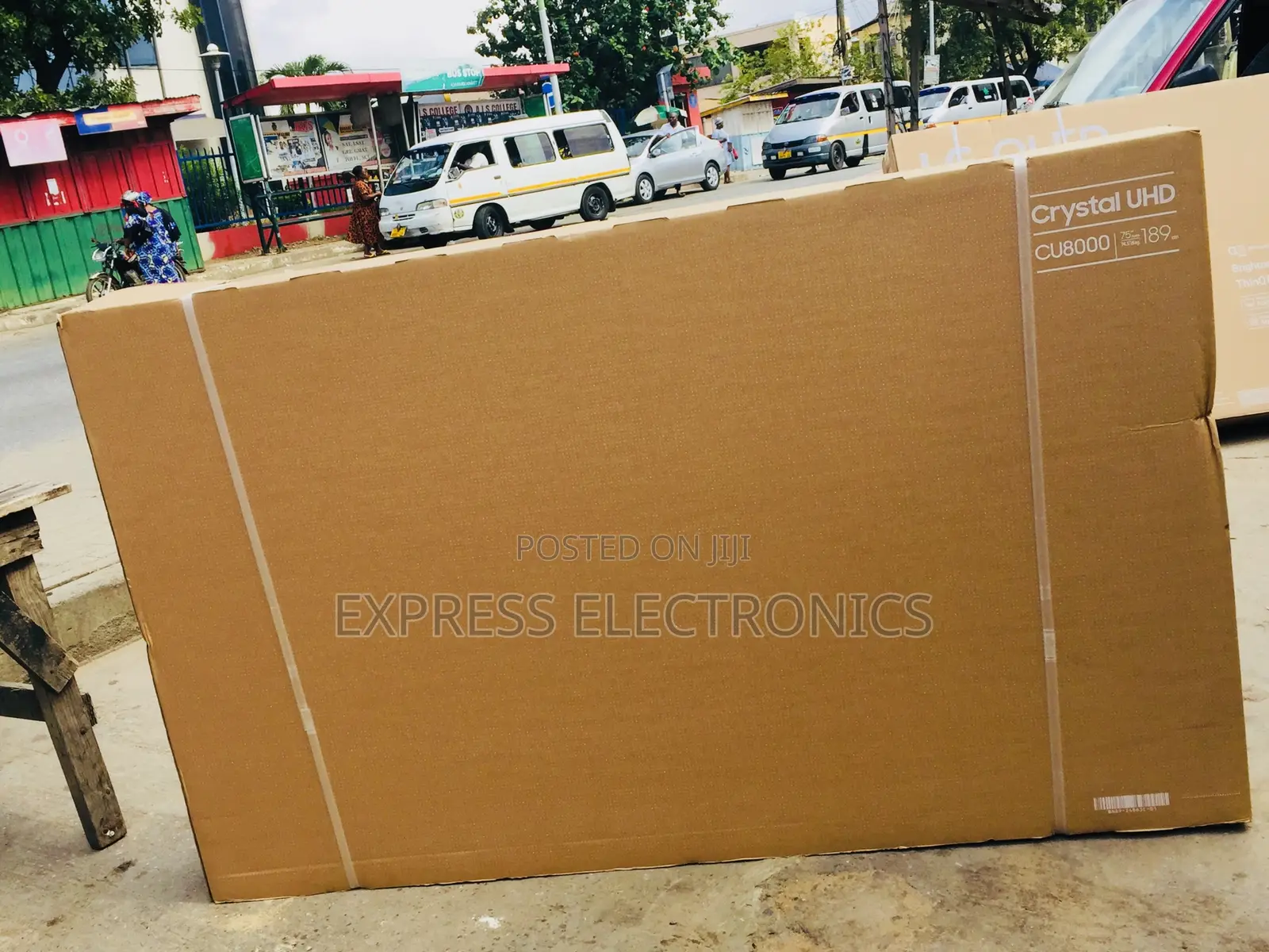 Samsung UHD Smart 76 inchs Cu8000