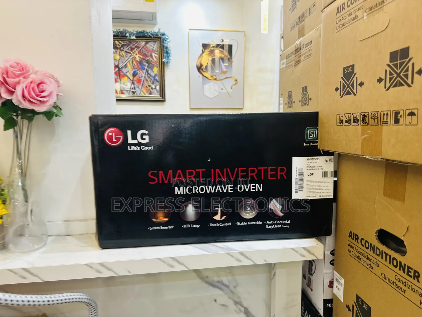 Durable Sleek LG MH8265CIS Microwave