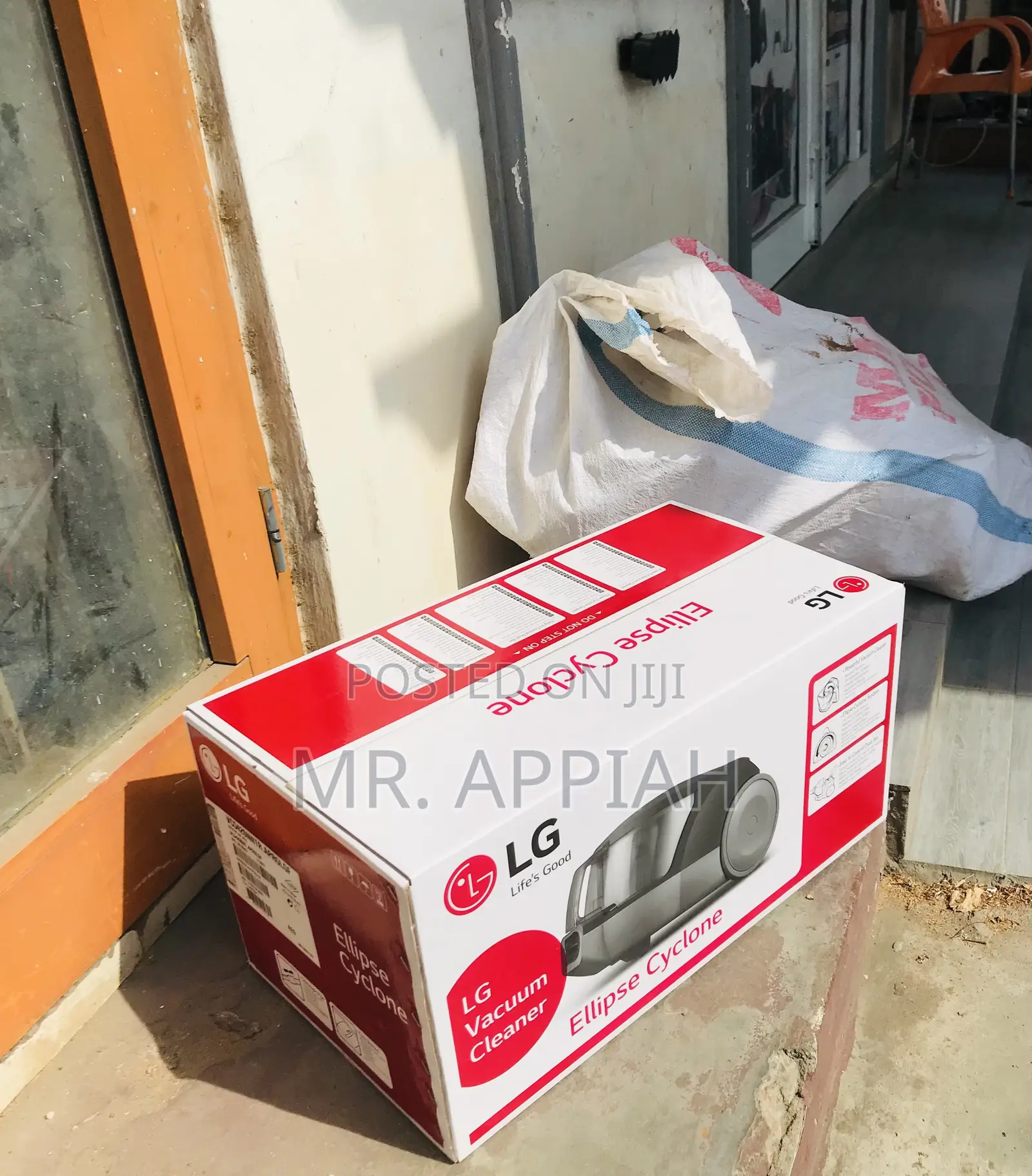 Sleek LG Vacumm Cleaner(2000watts) 