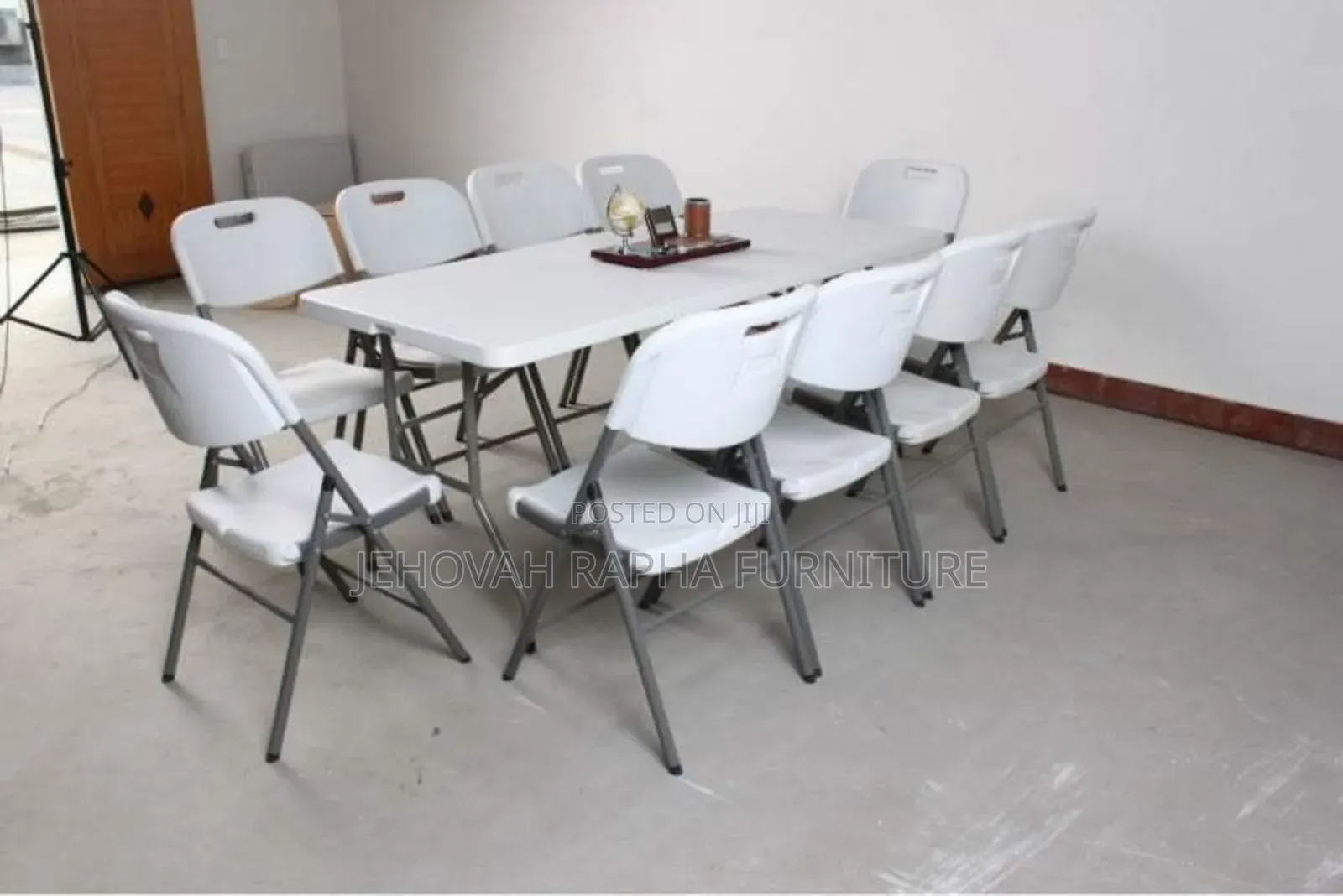 10 Setters Foldable Table