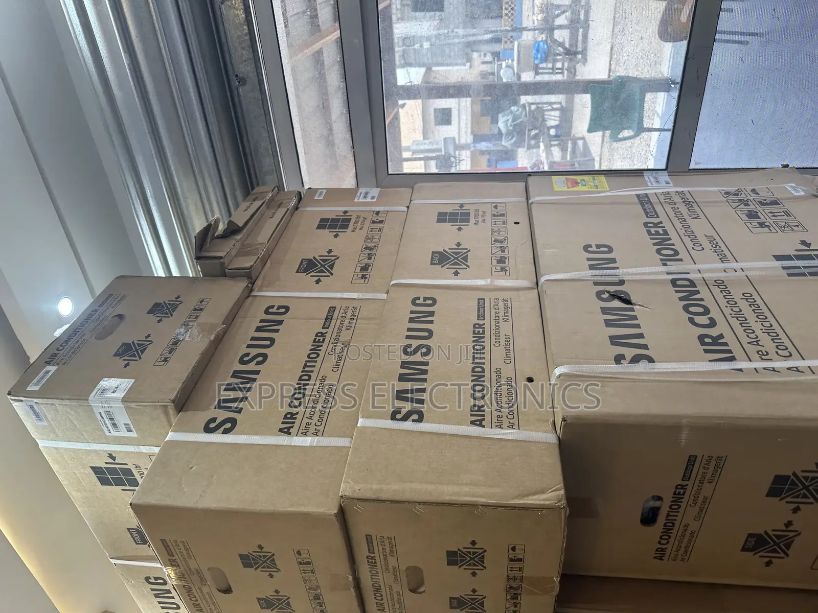 Quality Sleek White Air Conditioner Samsung 2.5hp ᄒᄒᄒ