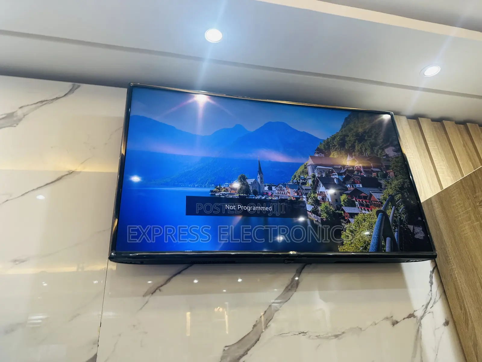 Slim Sleek UHD Smart Lg 65”UR73