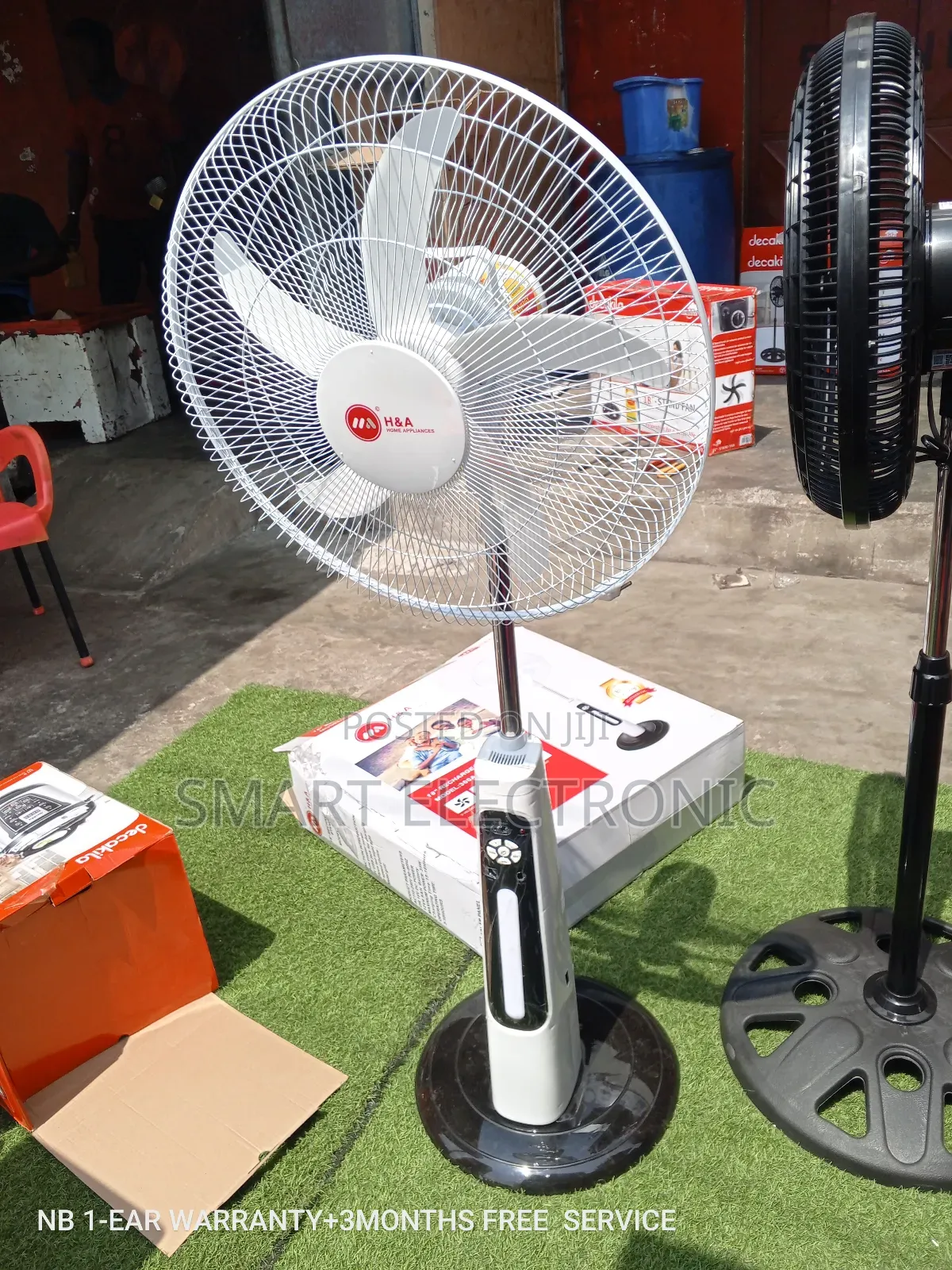H a 18" Rechargeable Standing Fan Standing Fan Super Strong