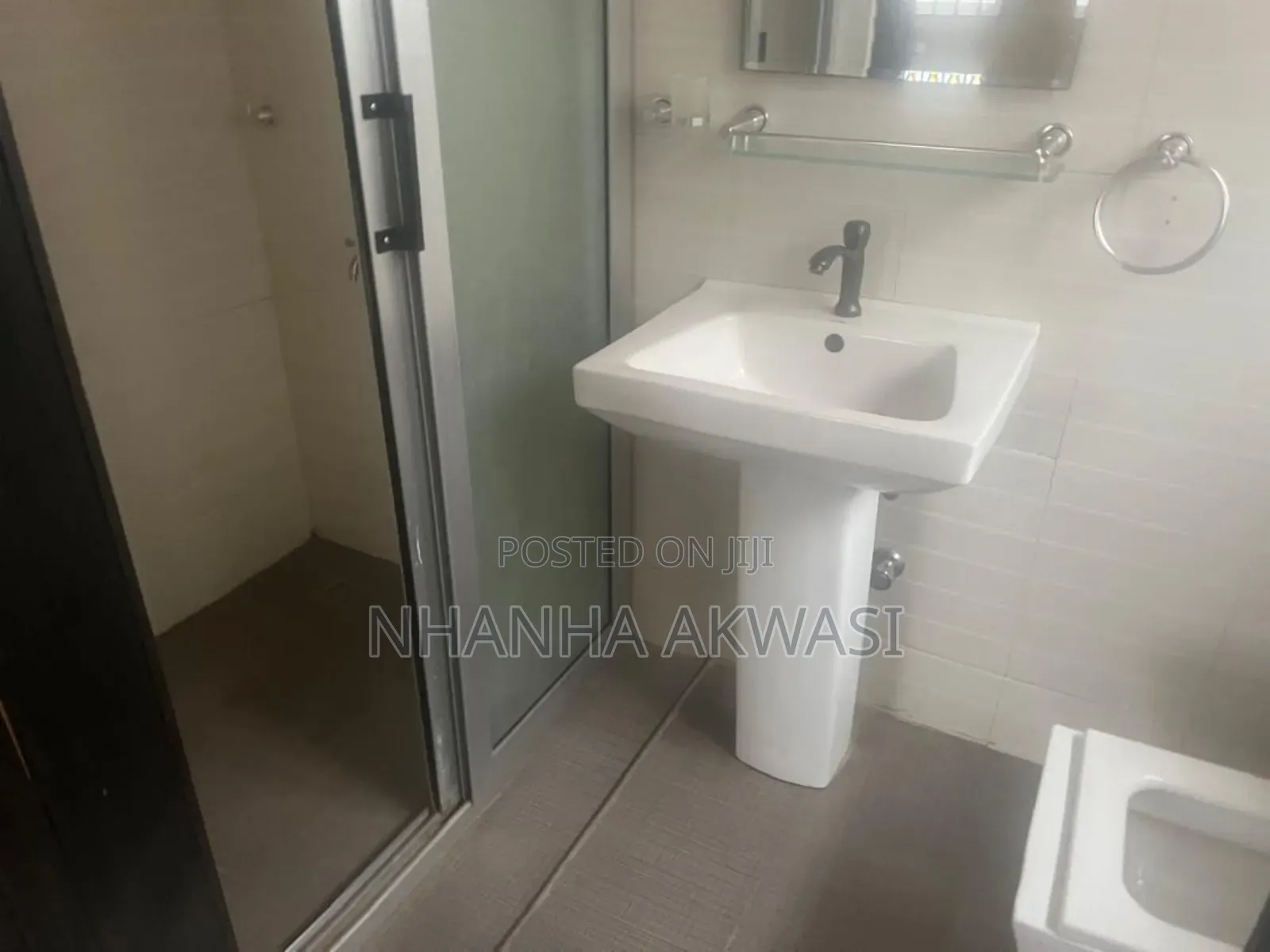 5bdrm House in Spintex, Tema Metropolitan for rent