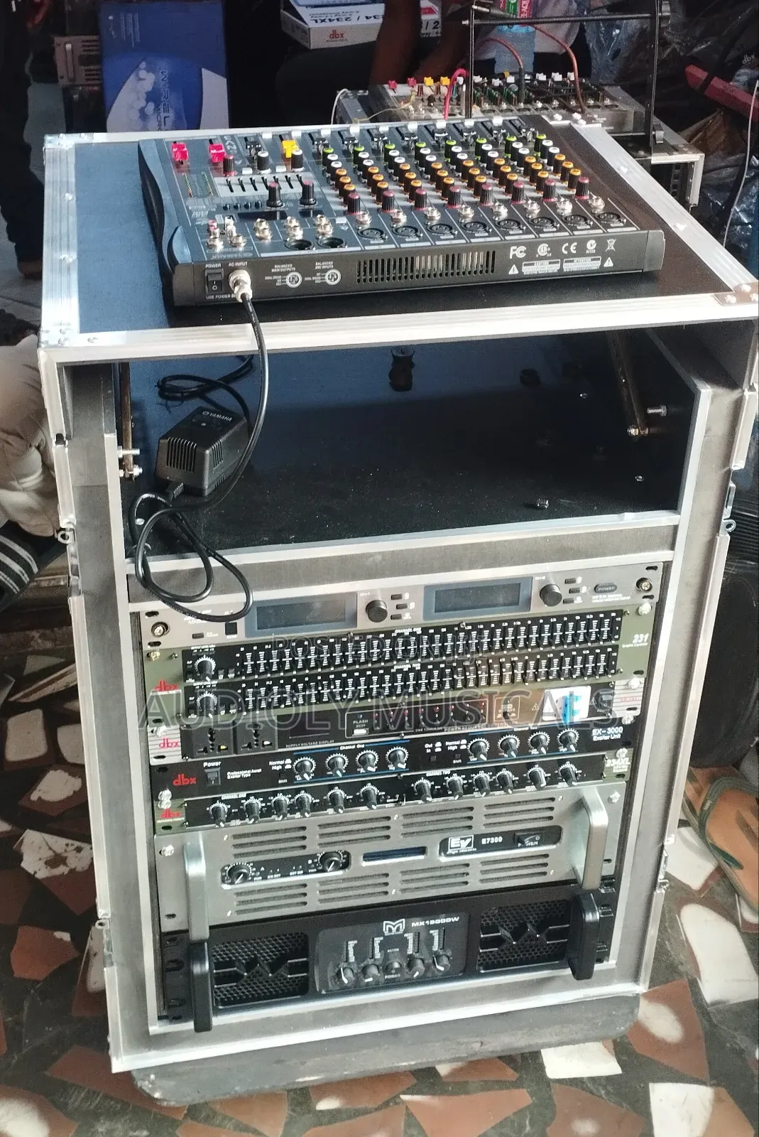 Double Bass and Pair of Mid Speakers With Full Rack Set