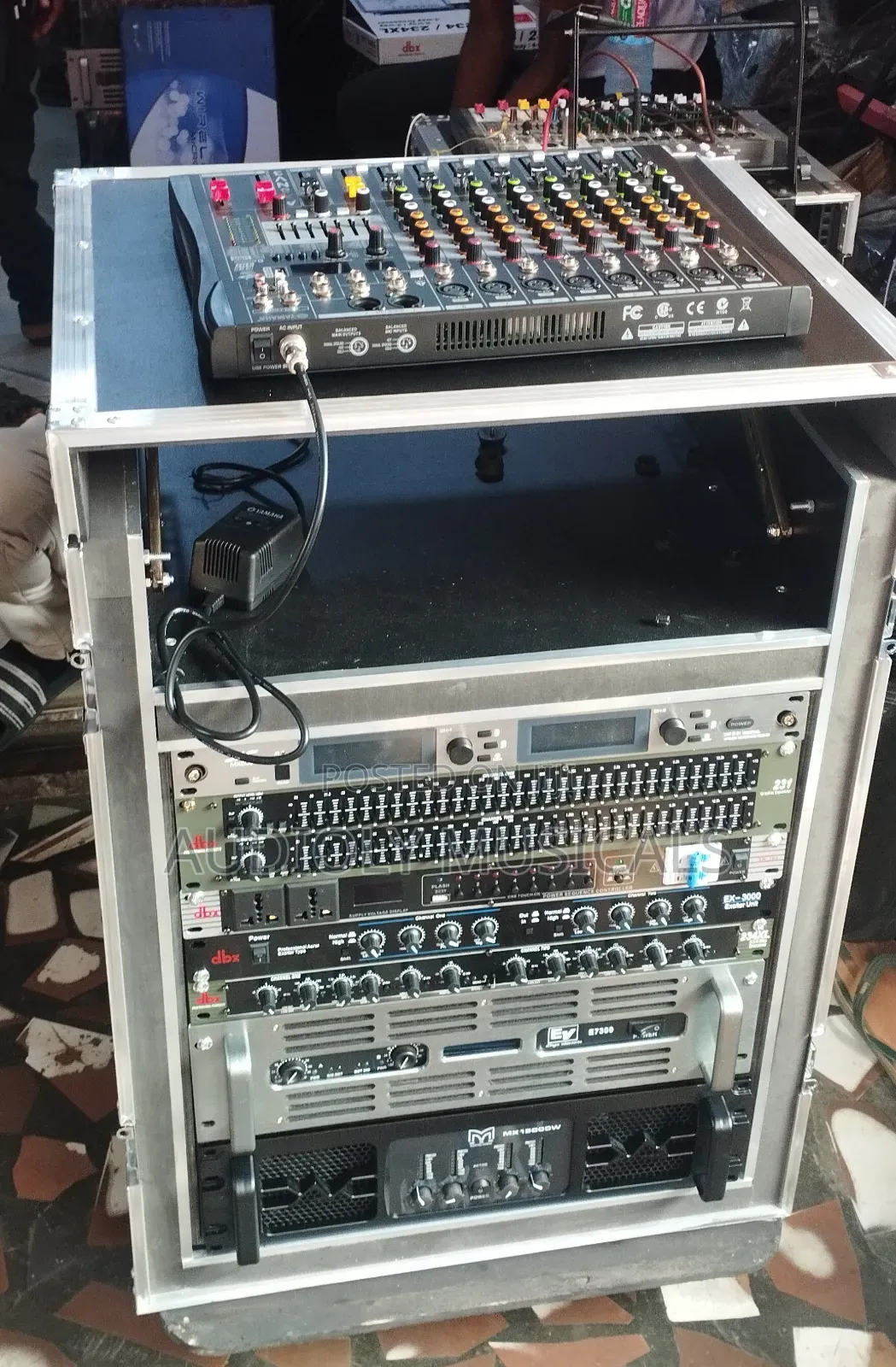 Double Bass and Pair of Mid Speakers With Full Rack Set