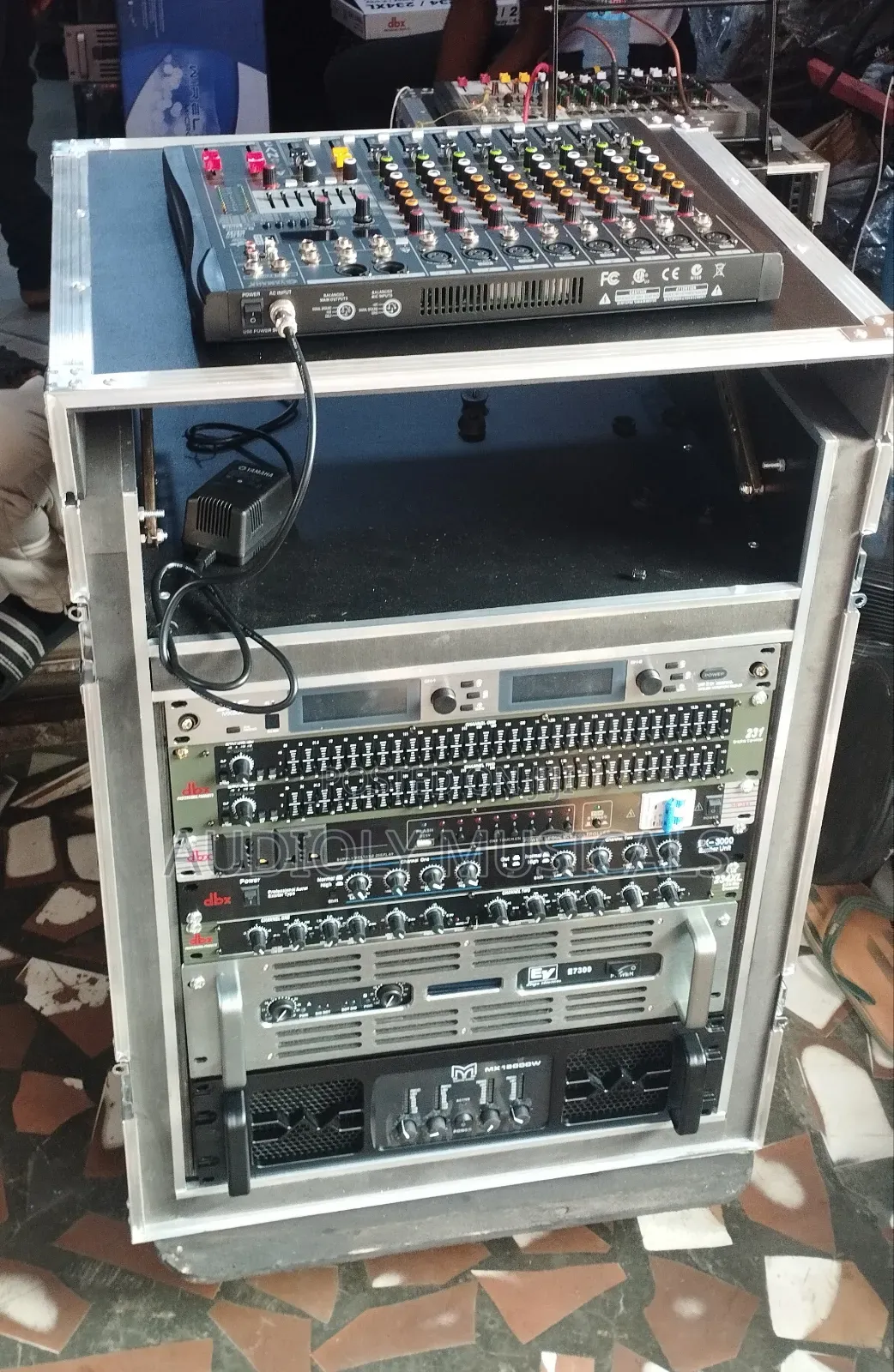 Double Bass and Pair of Mid Speakers With Full Rack Set
