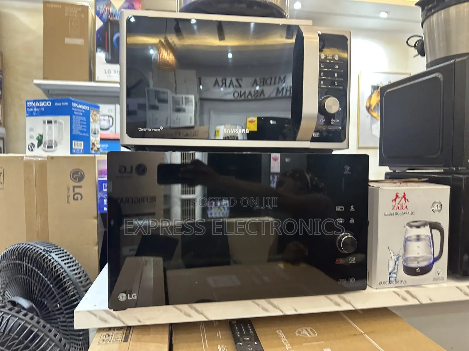 Quality Sleek Black LG MH8265CIS Microwave Oven