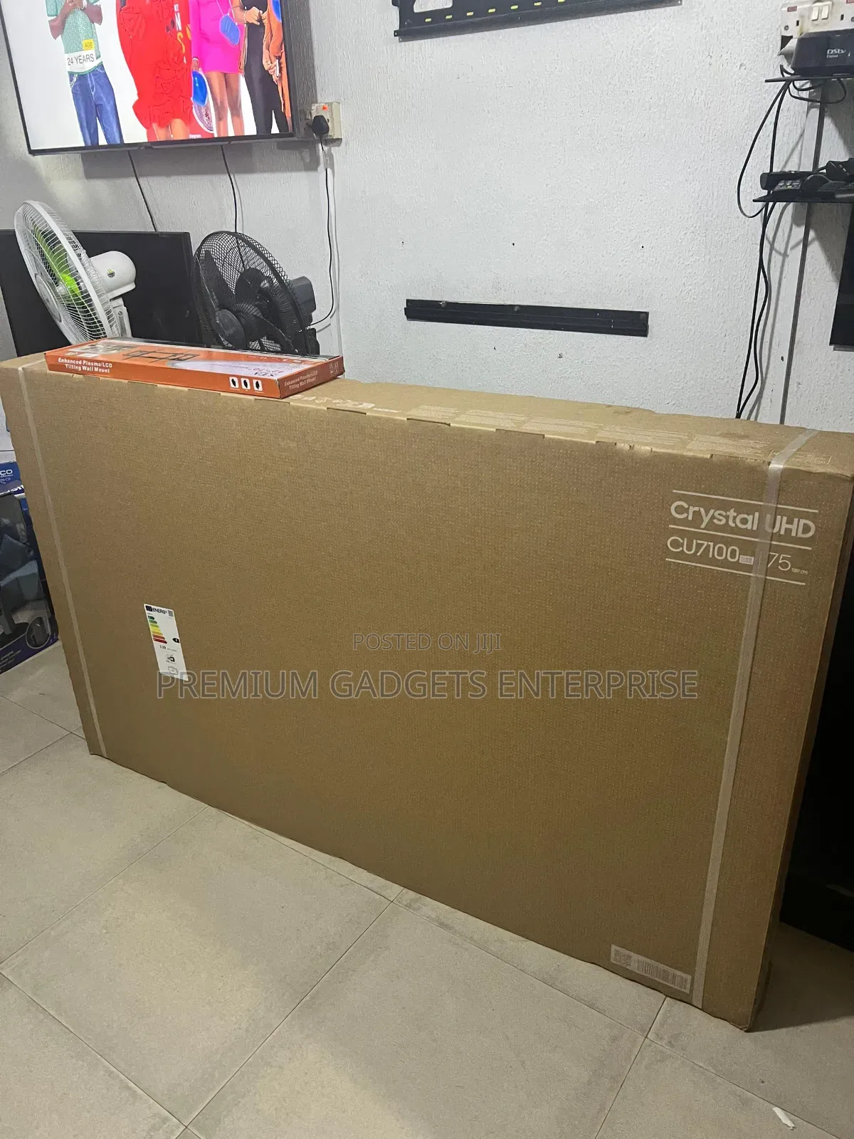 High Dynamic Range 75" Crystal Uhd Samsung Smart Tv