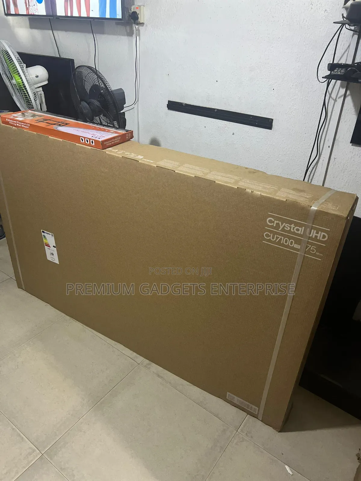 High Dynamic Range 75" Crystal Uhd Samsung Smart Tv