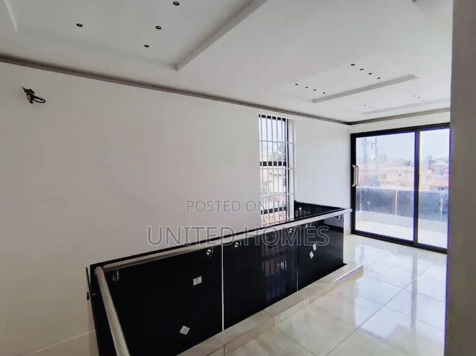 5bdrm House in East Legon for sale