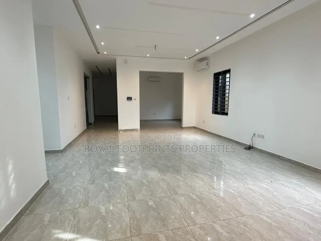 3bdrm House in Royal Footprints, Lake Side Estate for sale