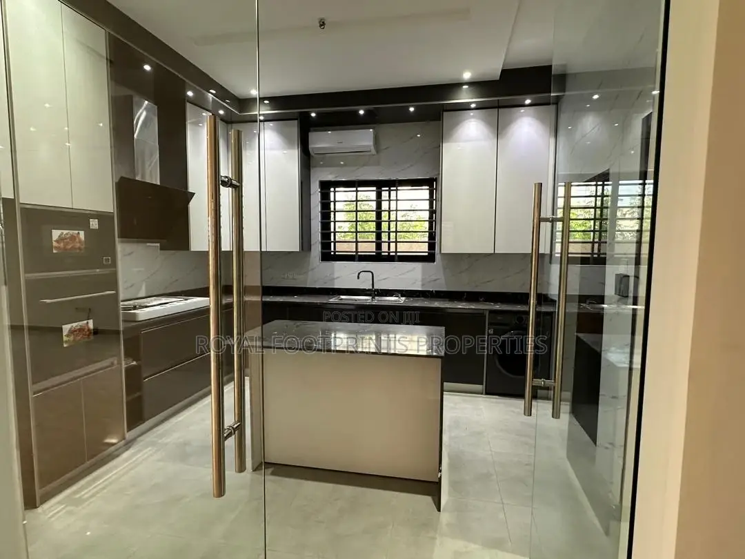 3bdrm House in Royal Footprints, Lake Side Estate for sale
