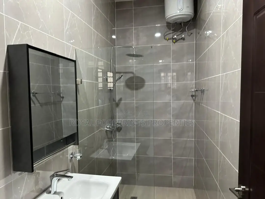 3bdrm House in Royal Footprints, Lake Side Estate for sale
