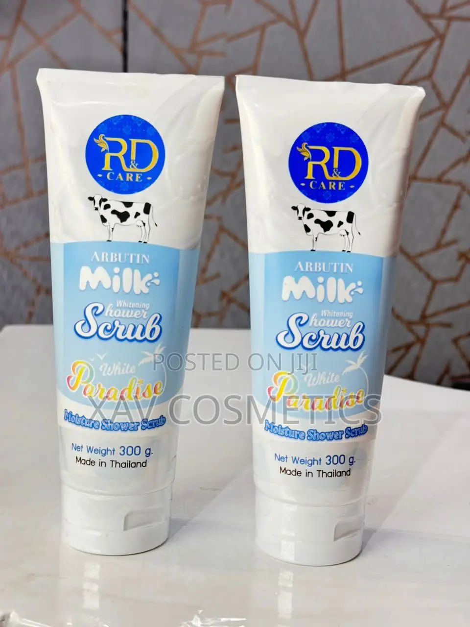 RD Arbutin Milk Whitening Shower Scrub