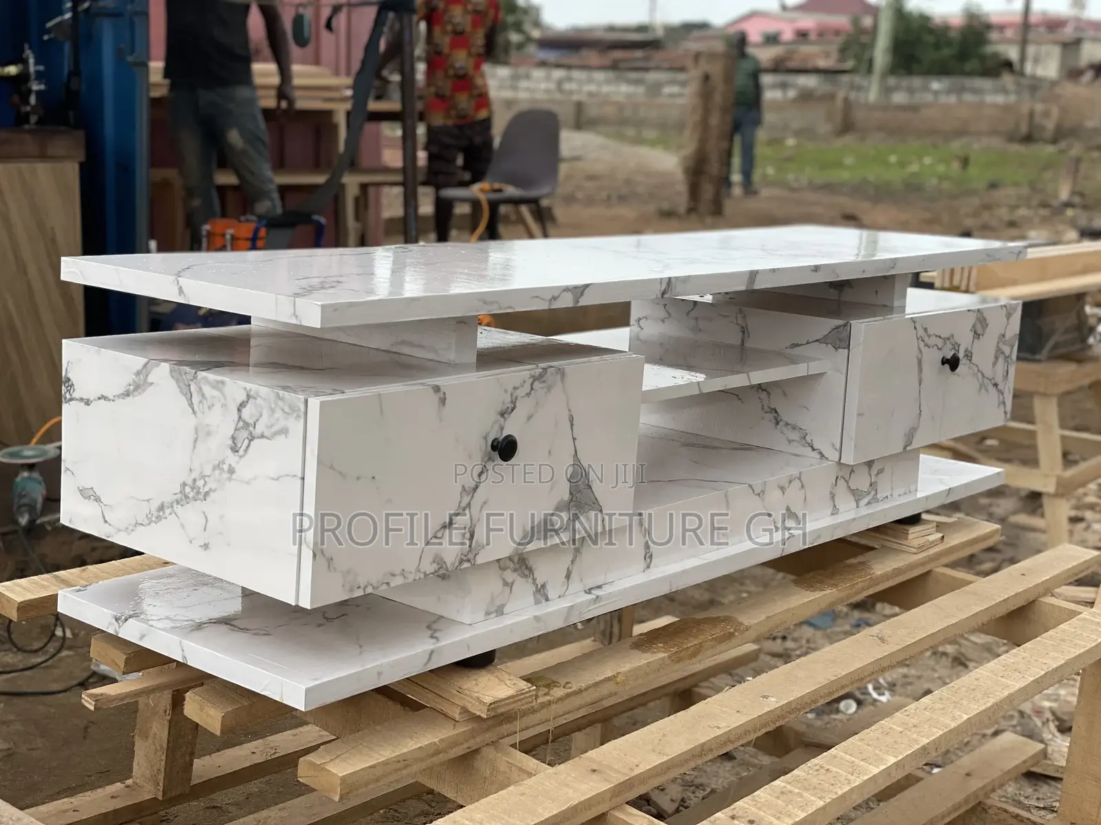 Come Buy This TV Stand and Enjoy 10% Discount.