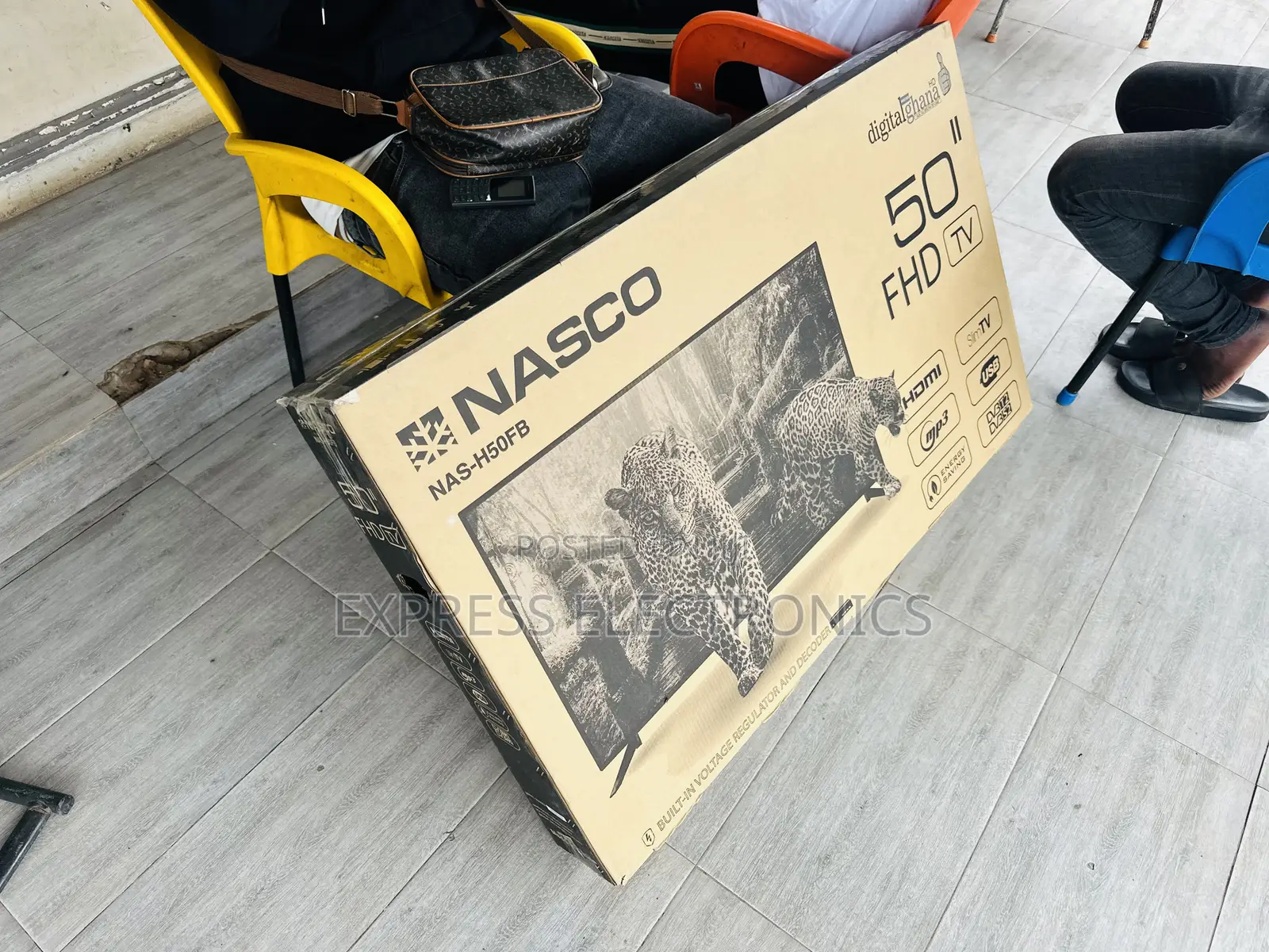 Realistic Shades and Hue’S FHD Satellite Nasco 50”