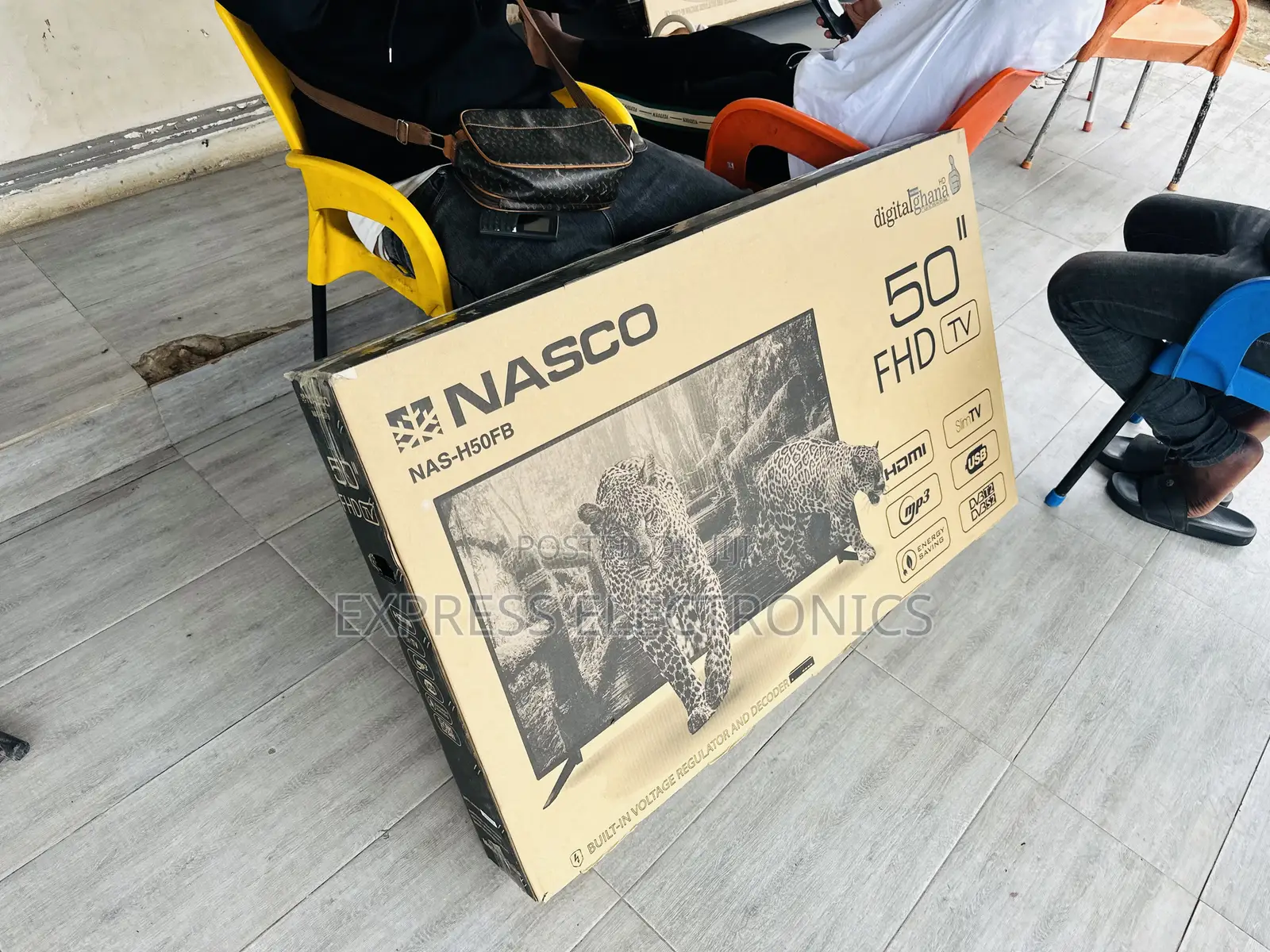 Realistic Shades and Hue’S FHD Satellite Nasco 50”