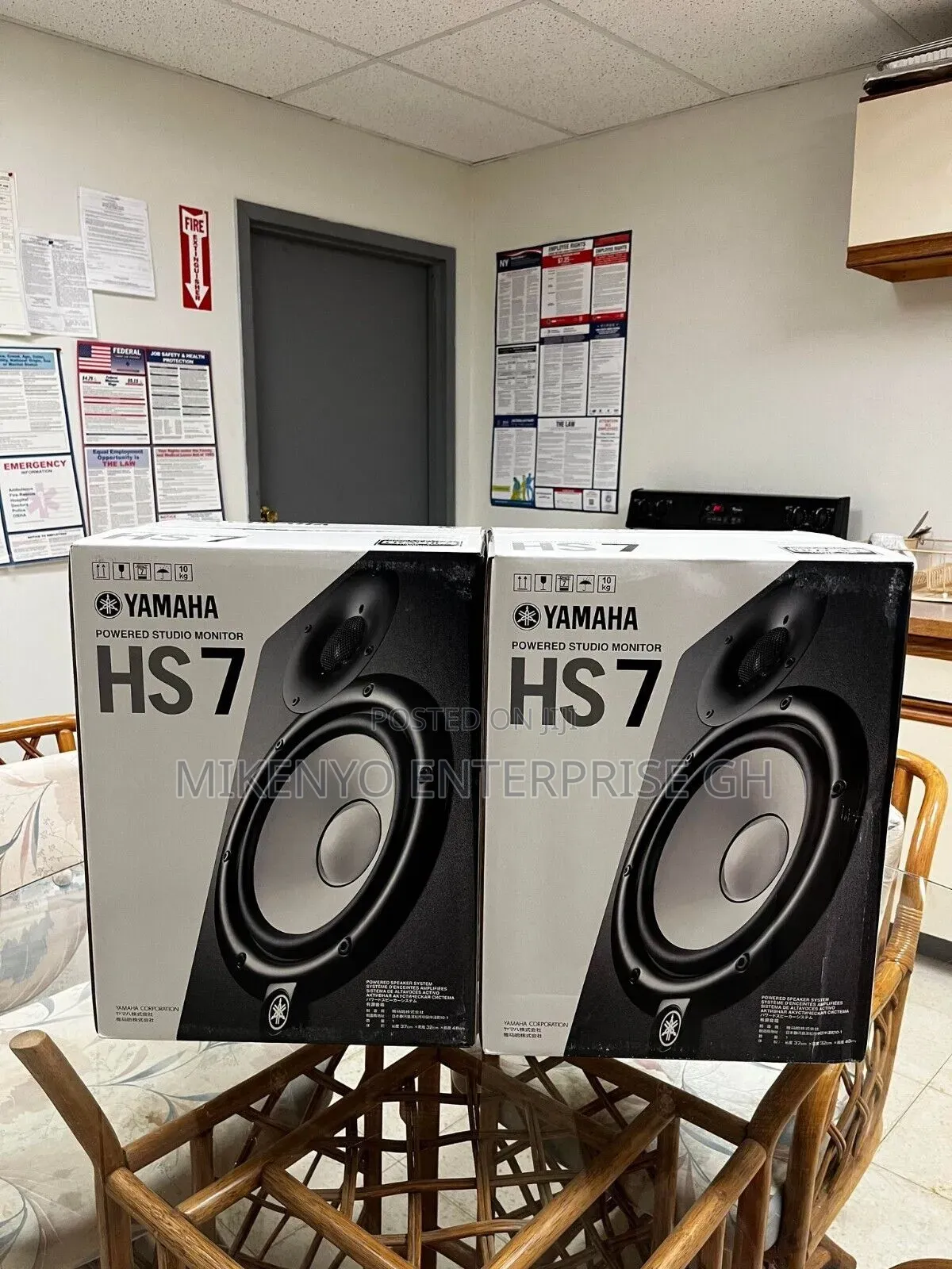 Yamaha HS7 Monitors Stands Amd Audio Cable Package