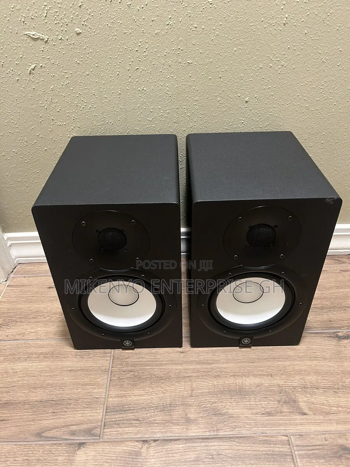 Yamaha HS7 Monitors Stands Amd Audio Cable Package