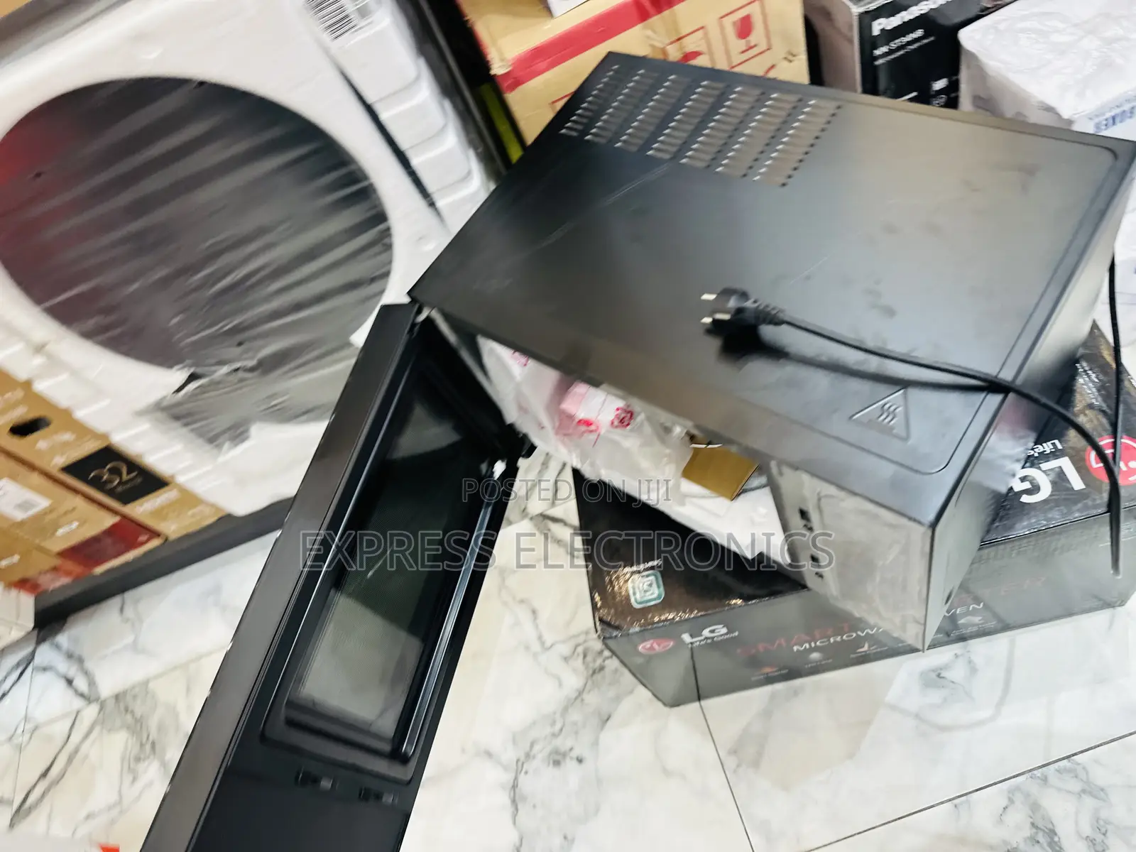 Fast Feast Microwave Oven Black 42L LG