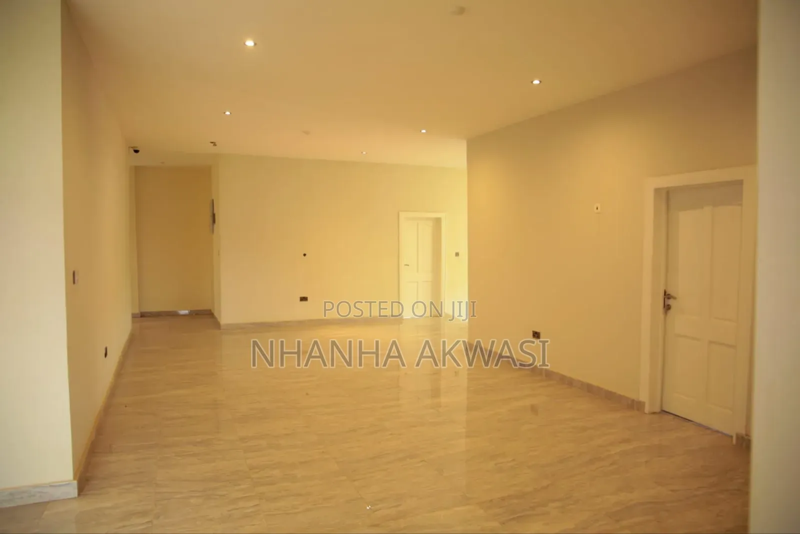 8bdrm House in Ashamed, Tema Metropolitan for rent