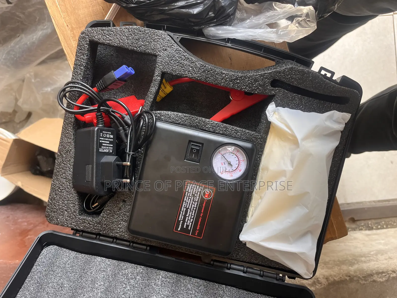 Jumper Starter With Tire Pumping Machine ( Very Portable )