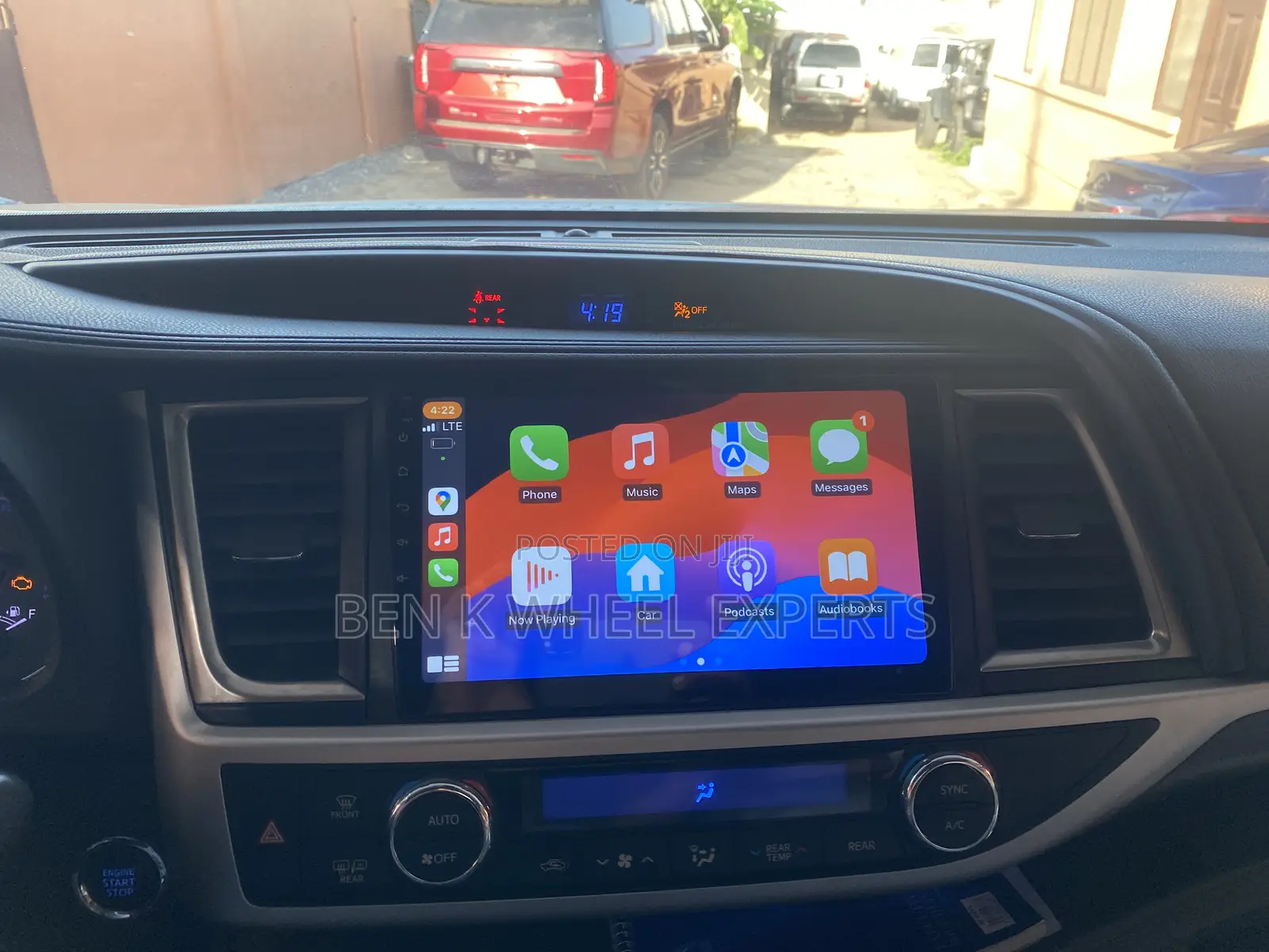 Toyota Highlander Carplay Screen.