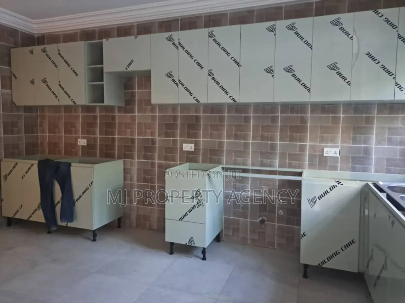 3bdrm House in Community 22, Tema Metropolitan for sale