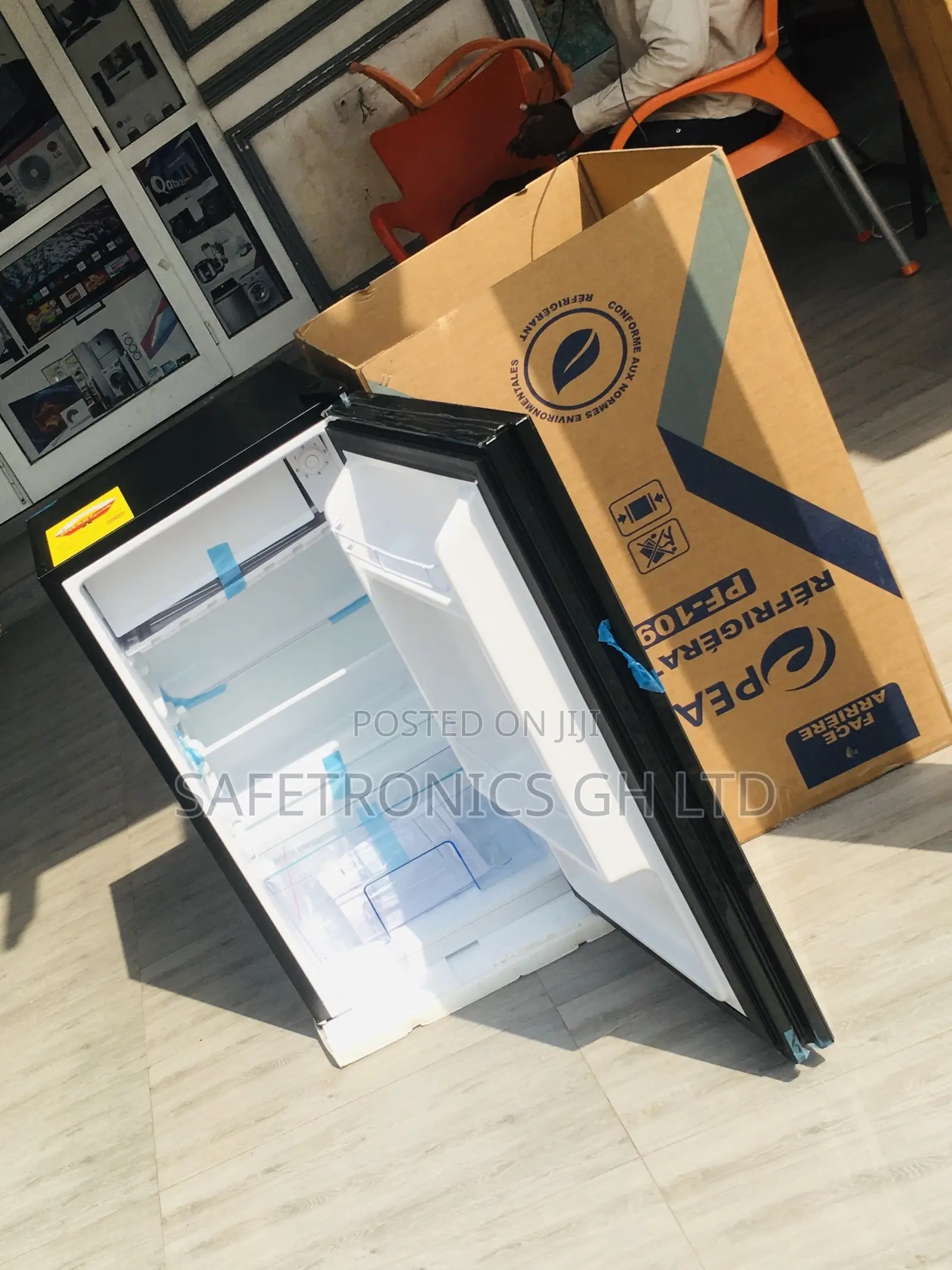 Energy Saving Pf-109: Glass Black Pearl Tabletop: Fridge