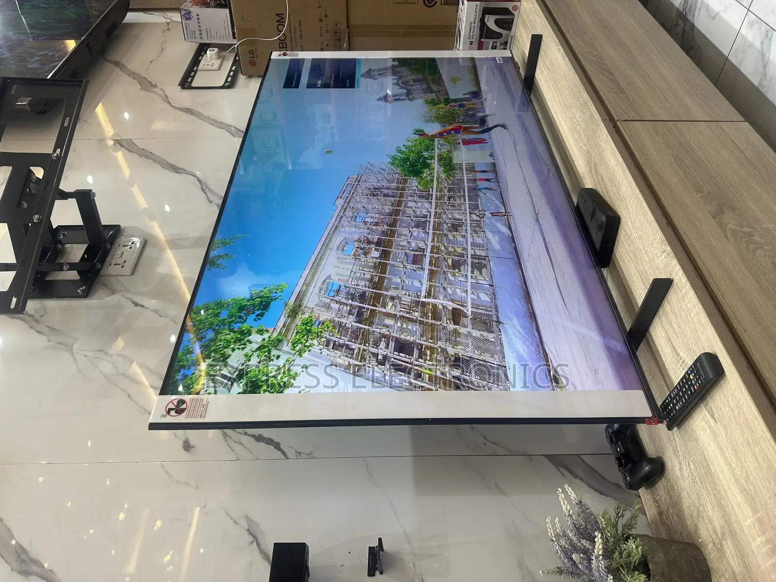 Call for Qled Samsung Smart 85”Q70