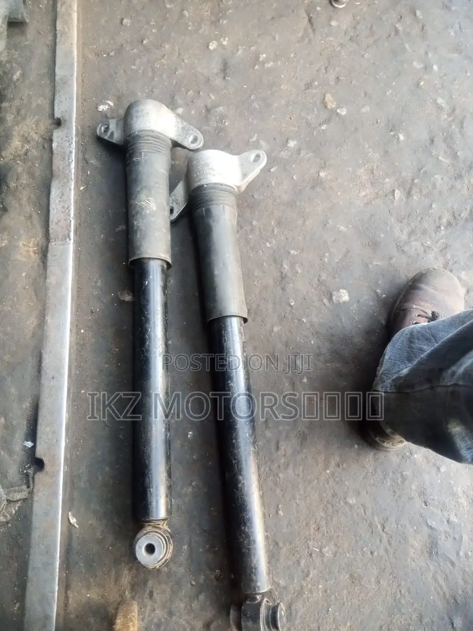 Range Rover Velar 15-2023 Back Shocks