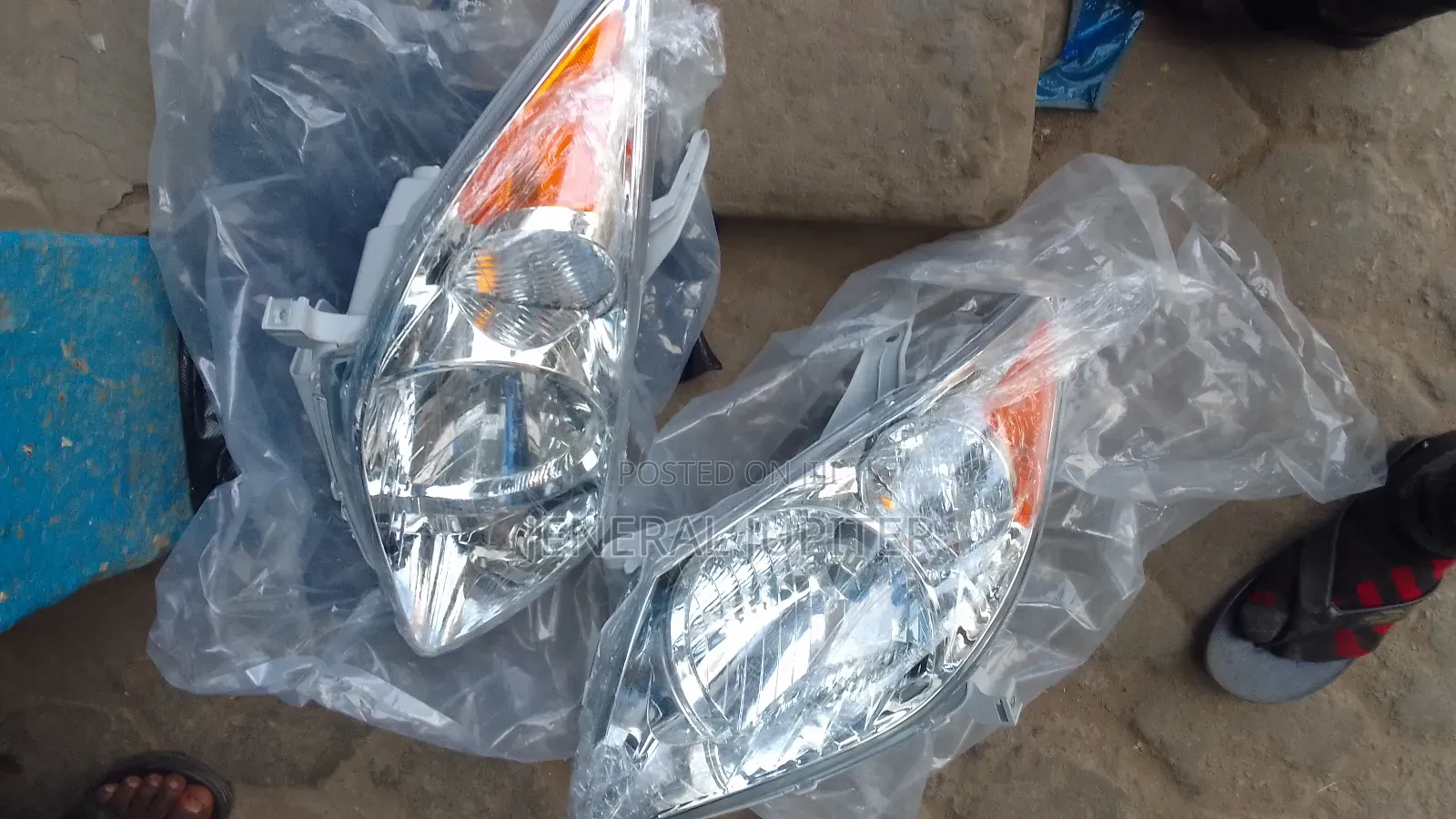 Pontiac Vibe 2003-2008 Headlight Pair.