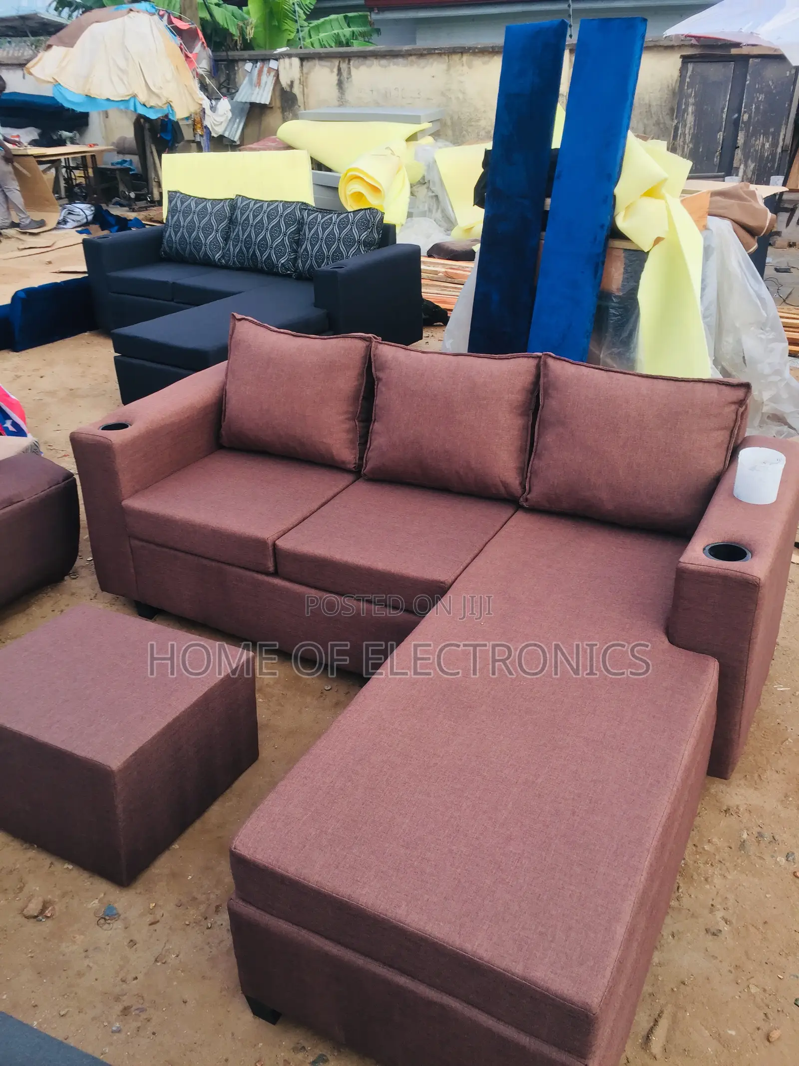 Clean Wine Color L Shaped Sofa Chair With Center Table