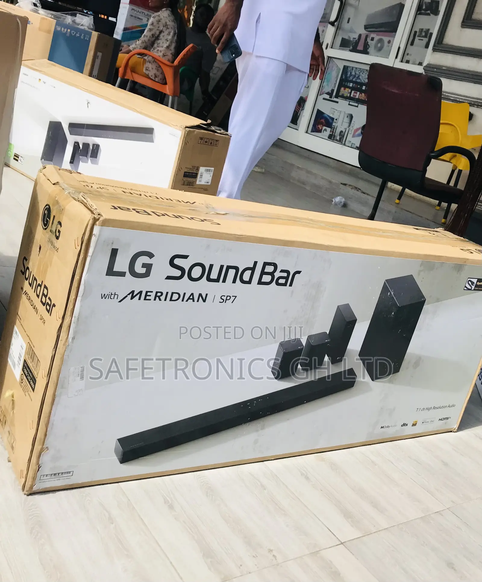 Long Lasting  LG SP7R Bluetooth Soundbar 