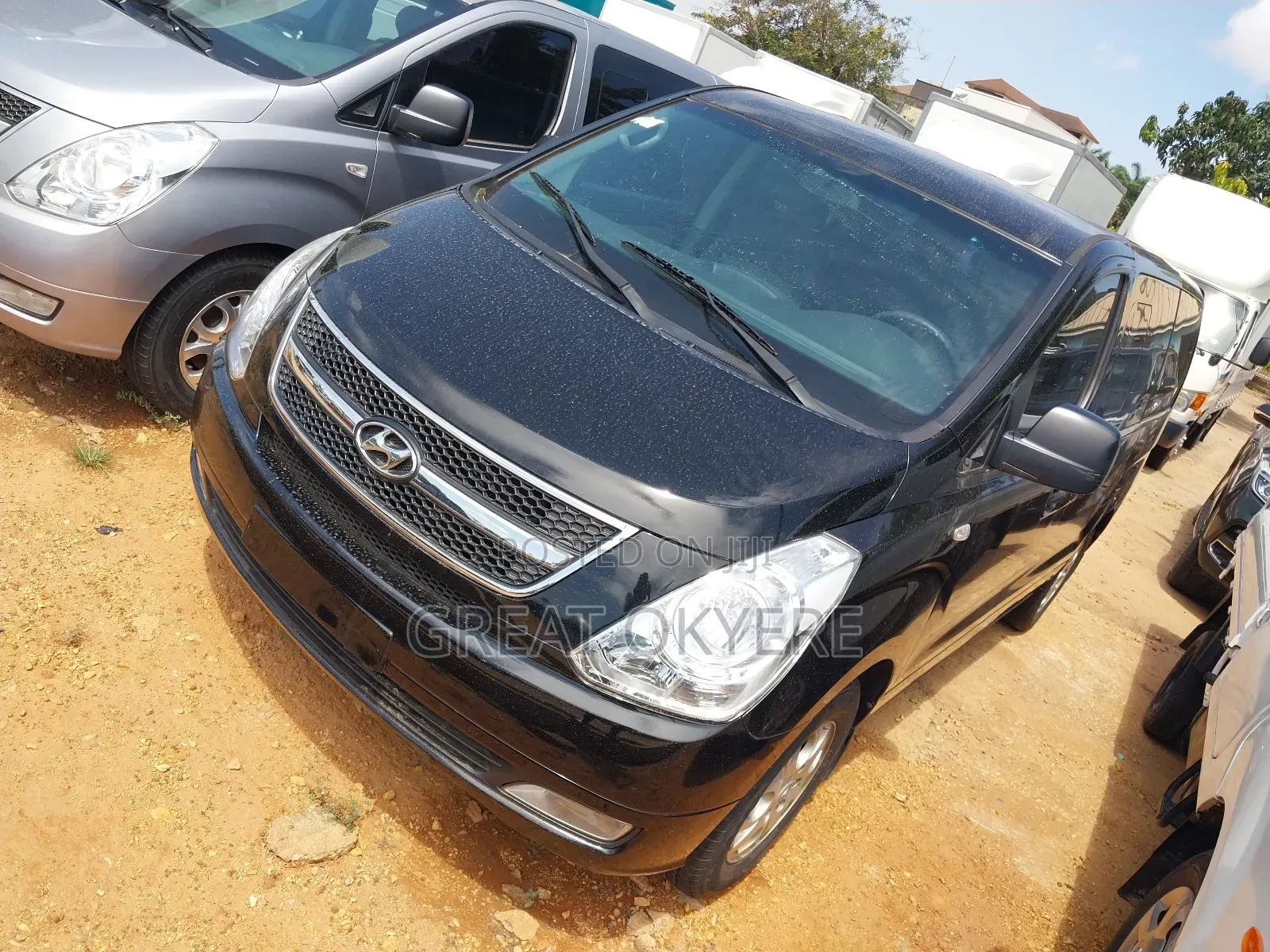 Hyundai Starex 2011 Black
