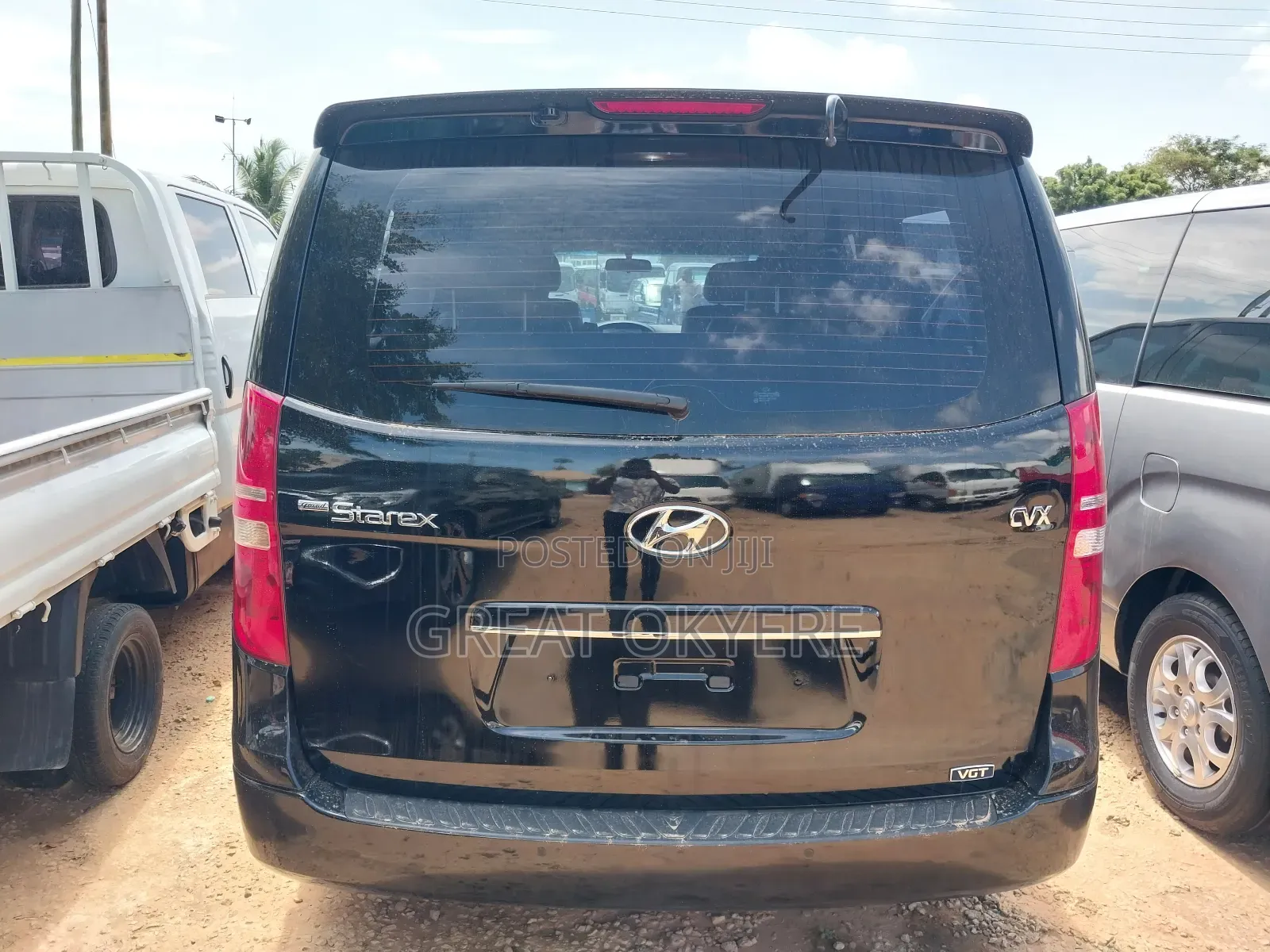 Hyundai Starex 2011 Black