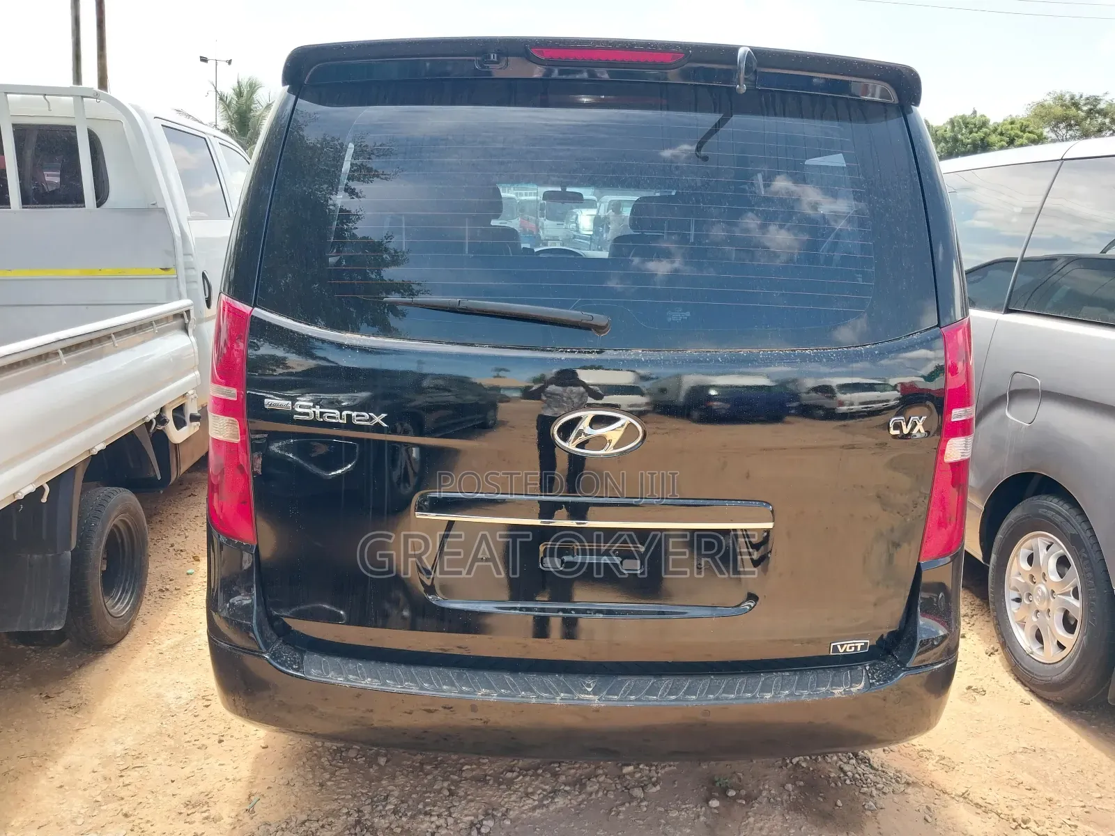 Hyundai Starex 2011 Black