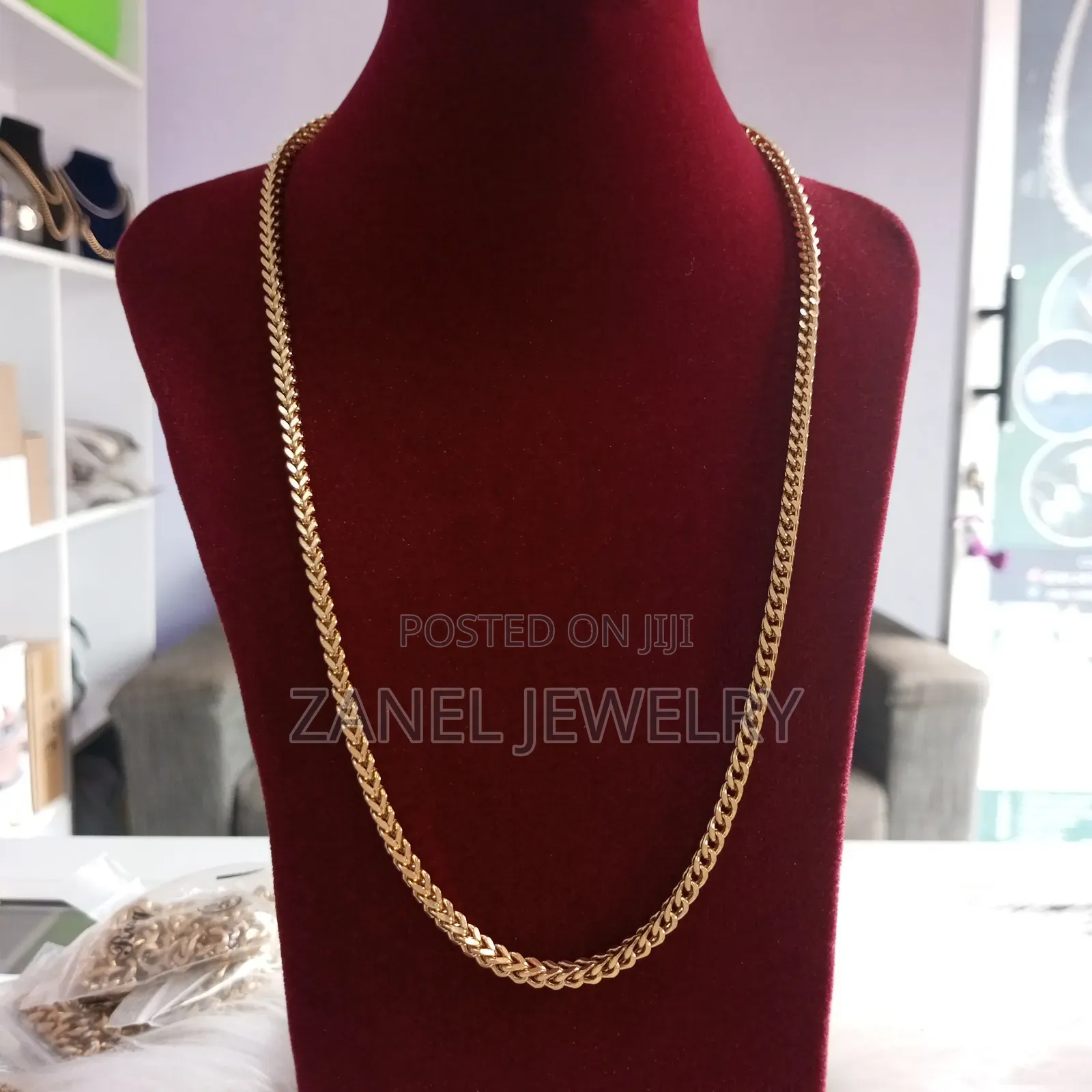Male Box Chain
