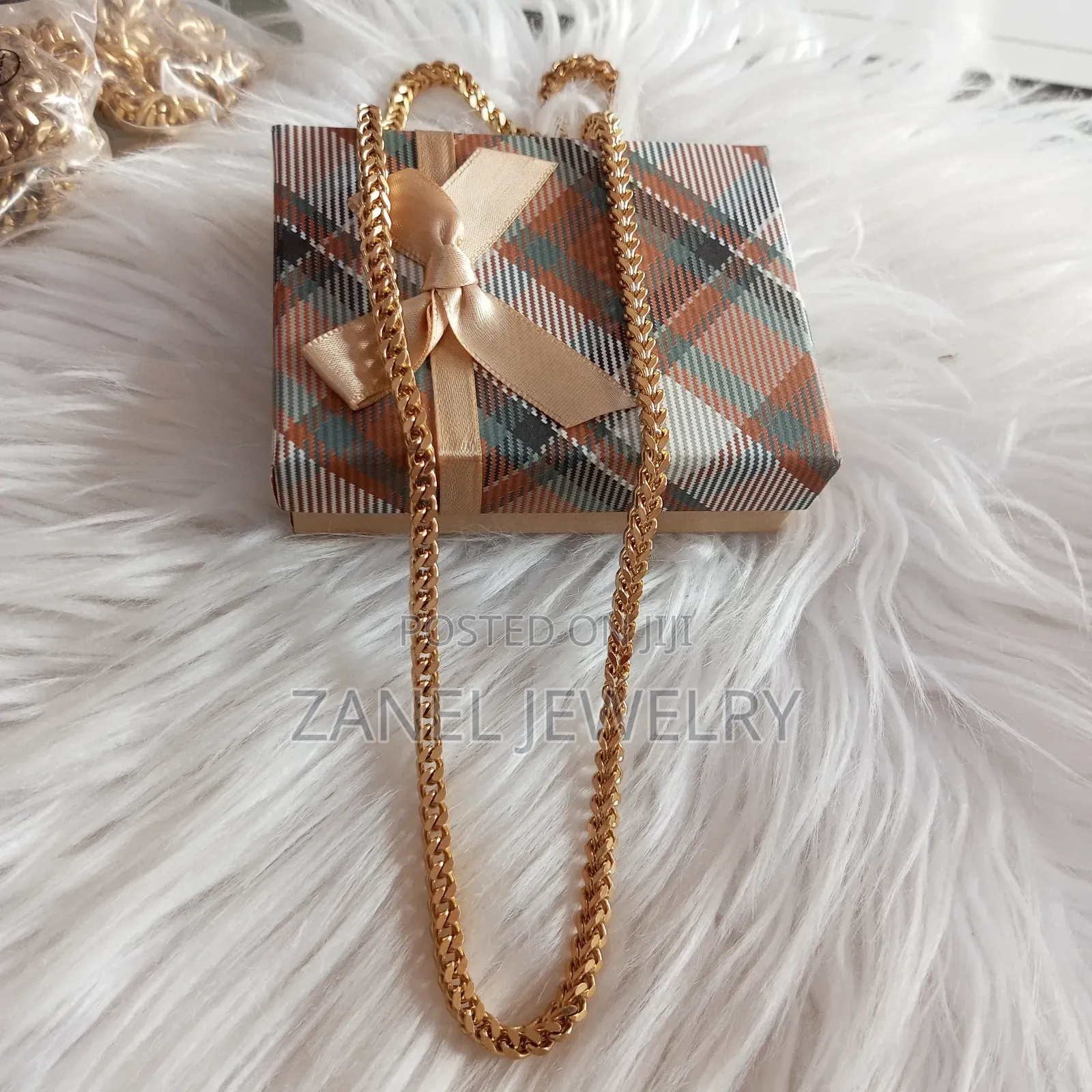 Male Box Chain