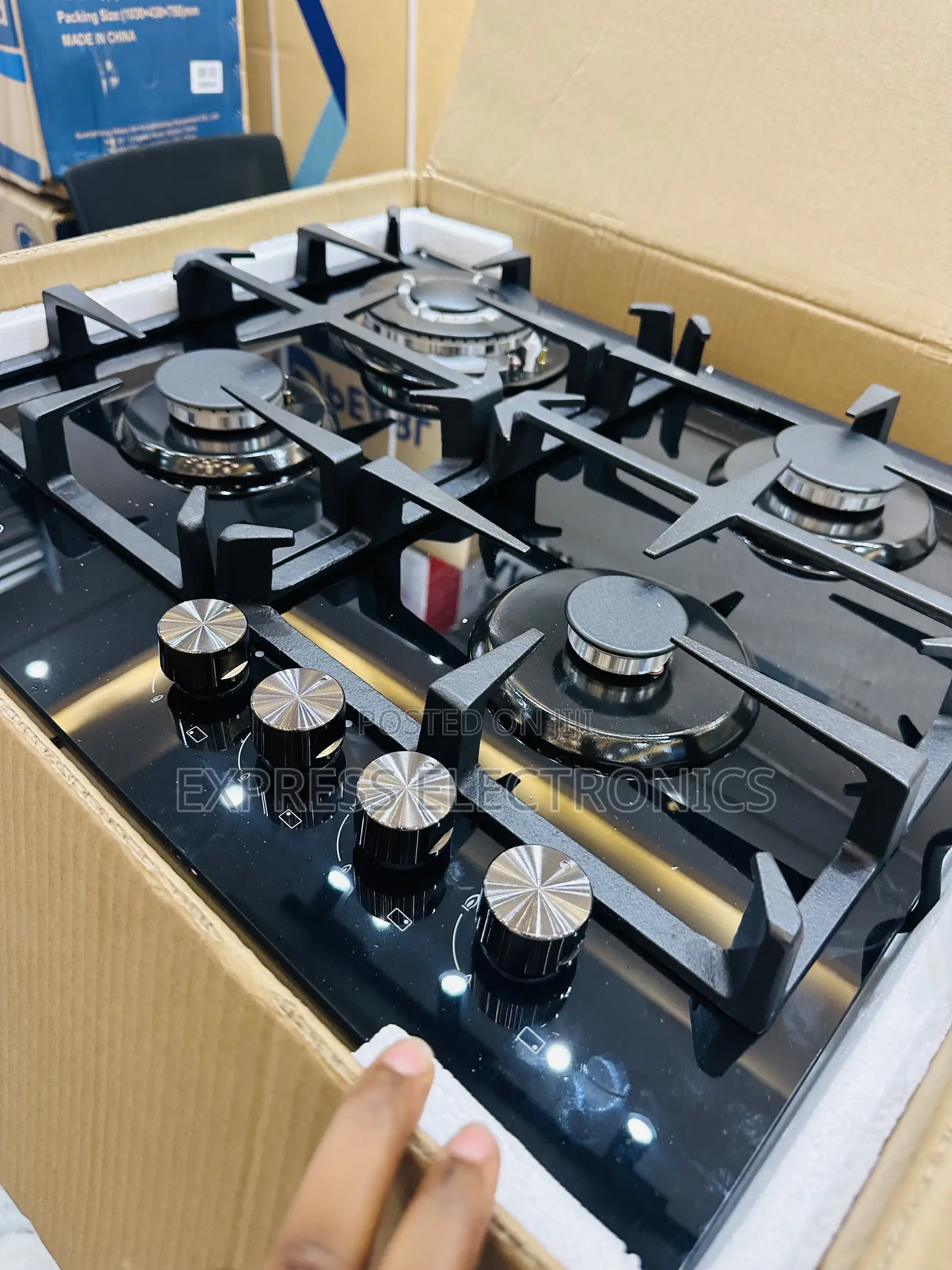 Zealous Sleek Black Inbuilt Kenwood 4burner Gas Cooker