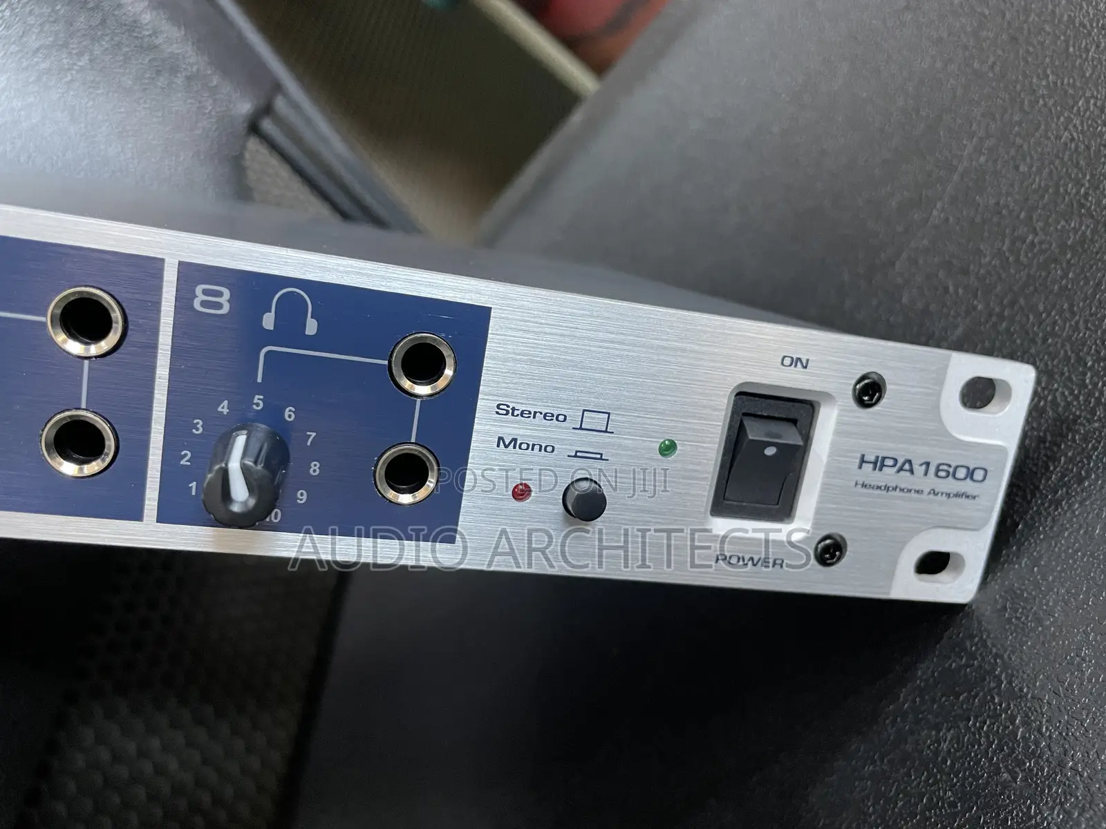 Behringer HPA1600 Headphone Amplifier