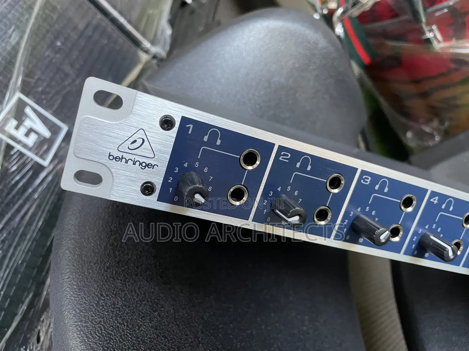Behringer HPA1600 Headphone Amplifier