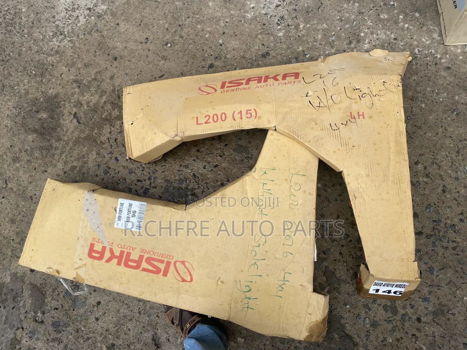 Mitsubishi L200 2015,2016 Fender Pair