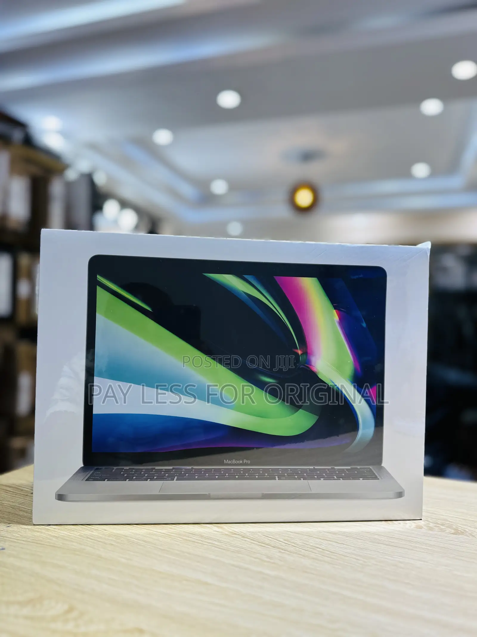 New Laptop Apple MacBook Pro 2022 M2 8GB Apple M2 SSD 256GB