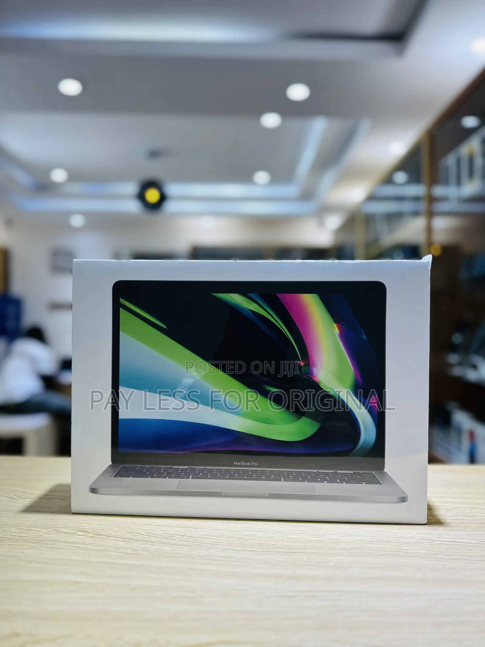New Laptop Apple MacBook Pro 2022 M2 8GB Apple M2 SSD 256GB