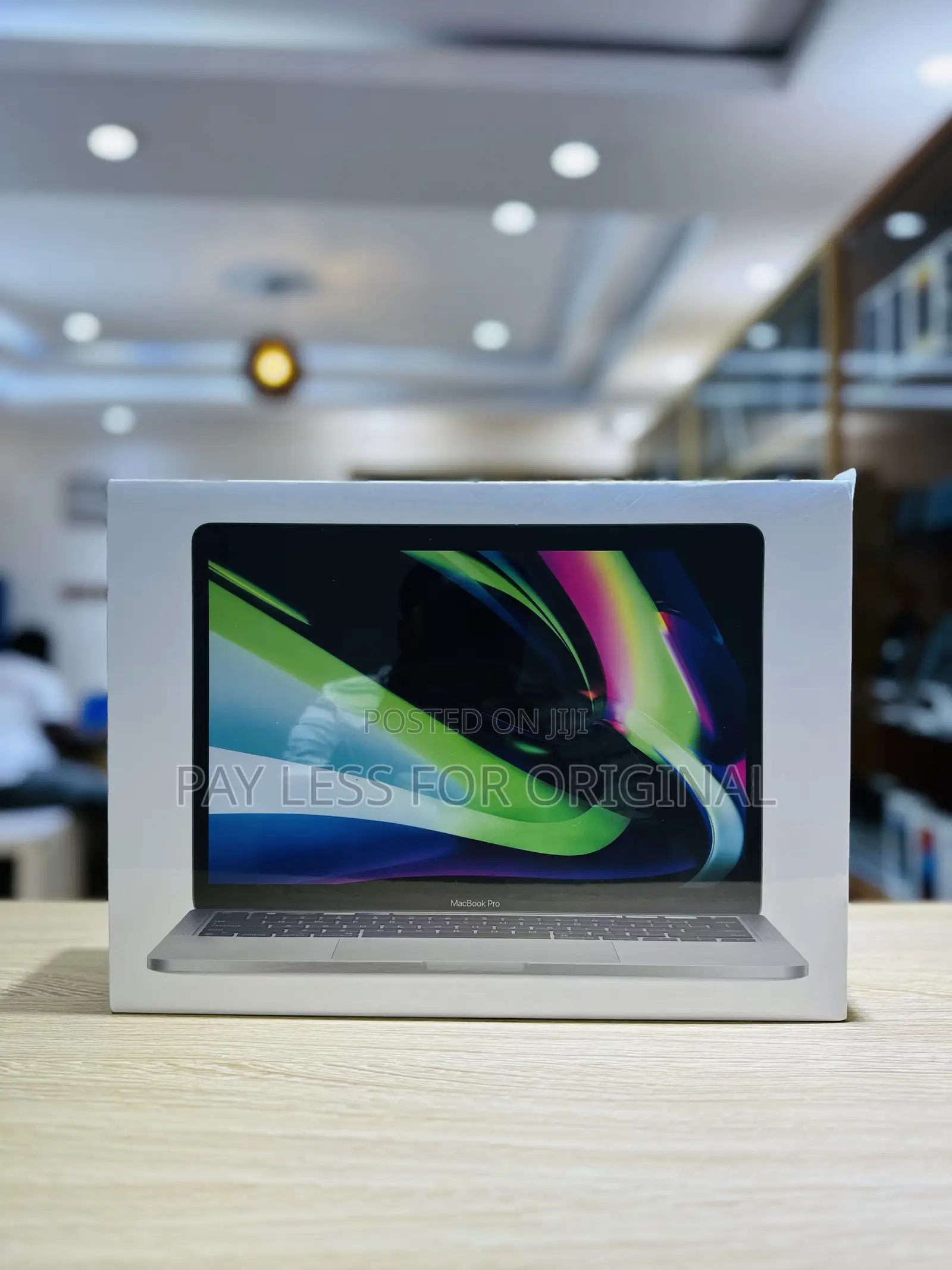 New Laptop Apple MacBook Pro 2022 M2 8GB Apple M2 SSD 256GB